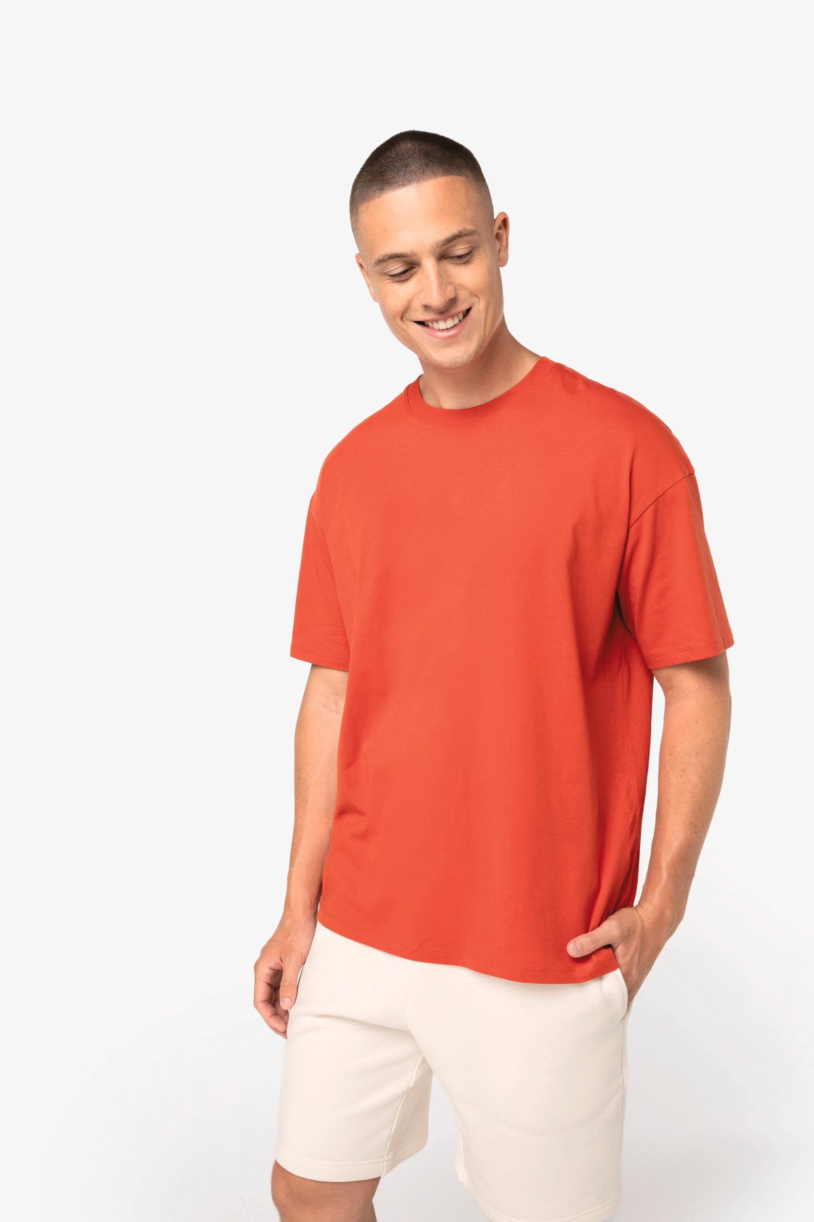 T-shirt écoresponsable oversize homme en situation