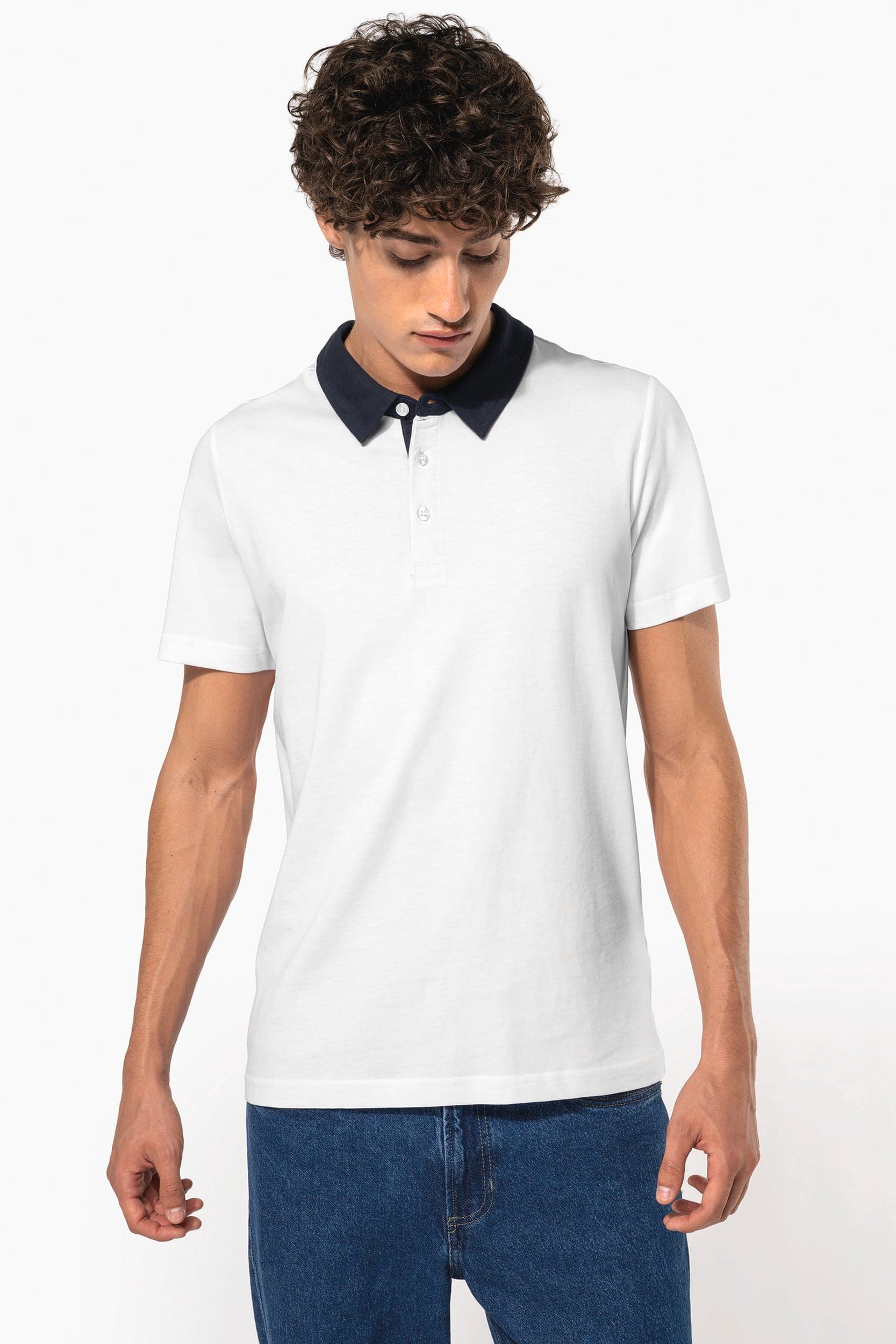 Polo jersey bicolore homme en situation