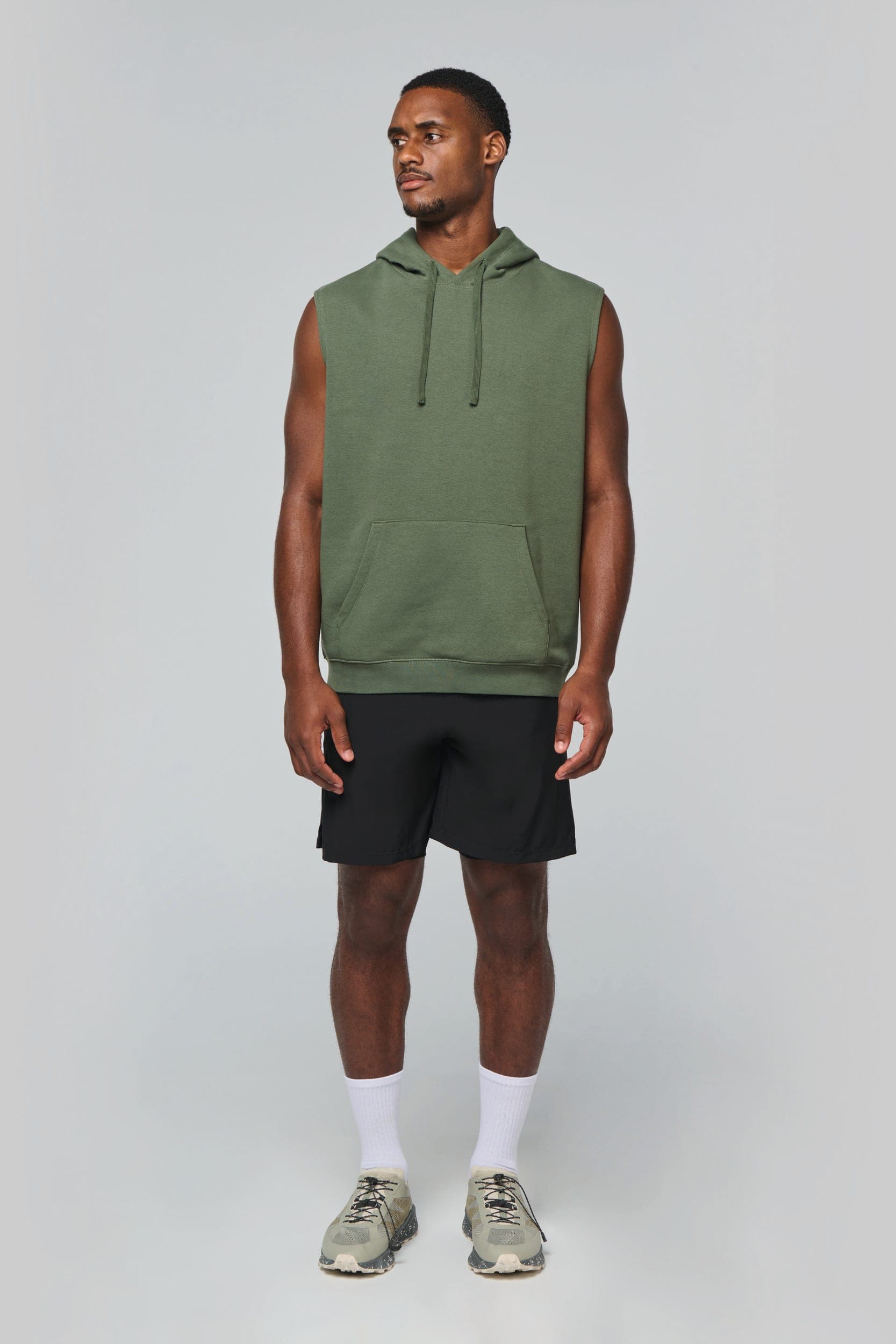 Sweat-shirt à capuche sans manches unisexe en situation