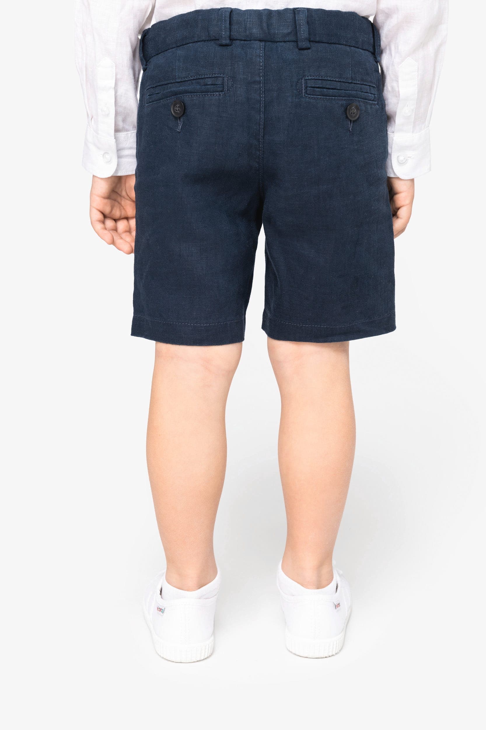 Bermuda en lin enfant en situation