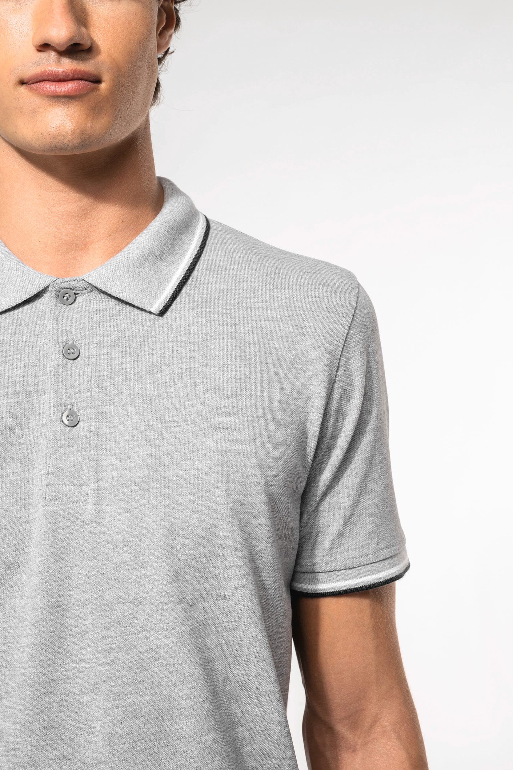 Polo maille piquée manches courtes homme en situation