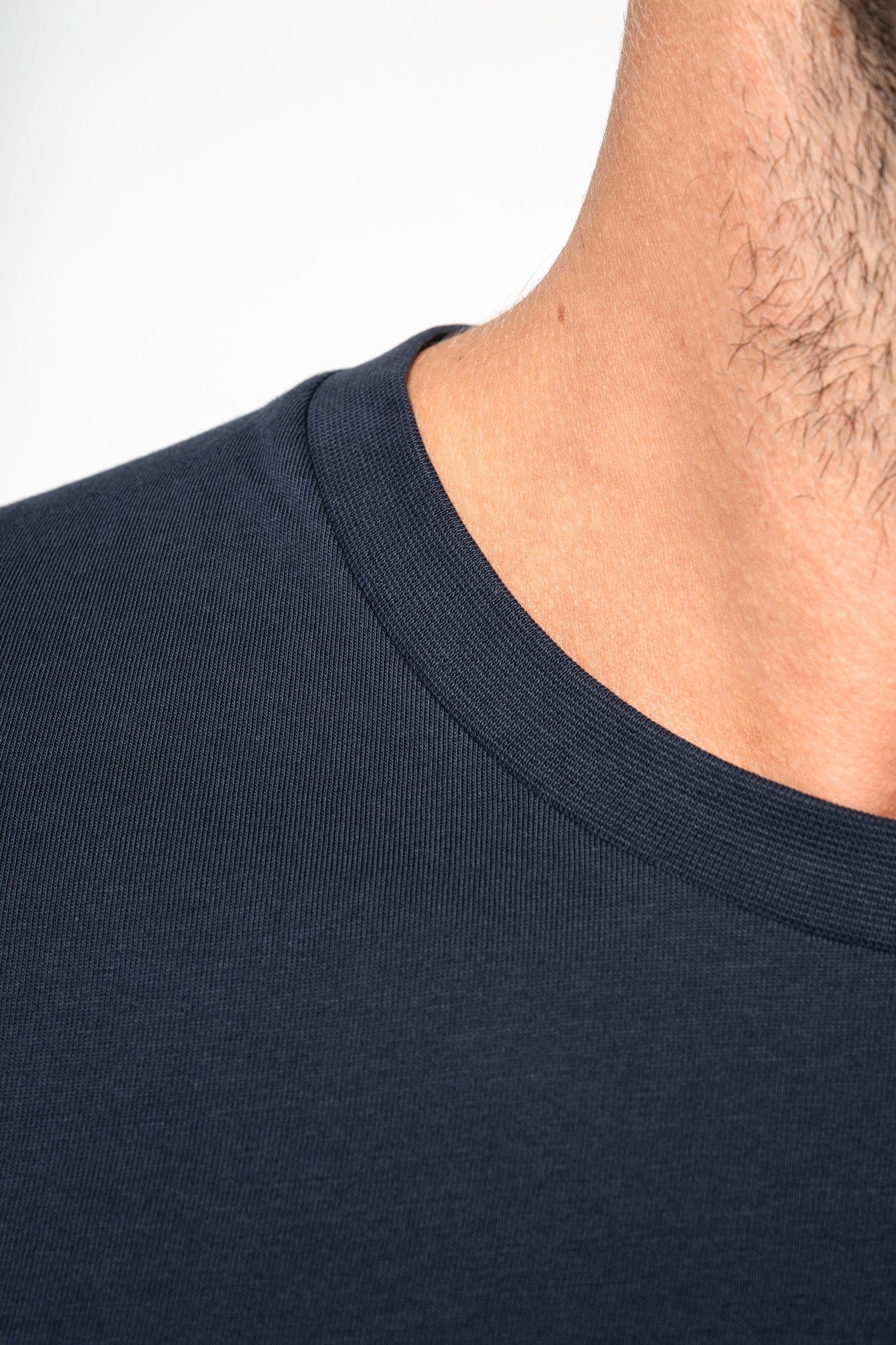 T-shirt col rond manches courtes unisexe en situation