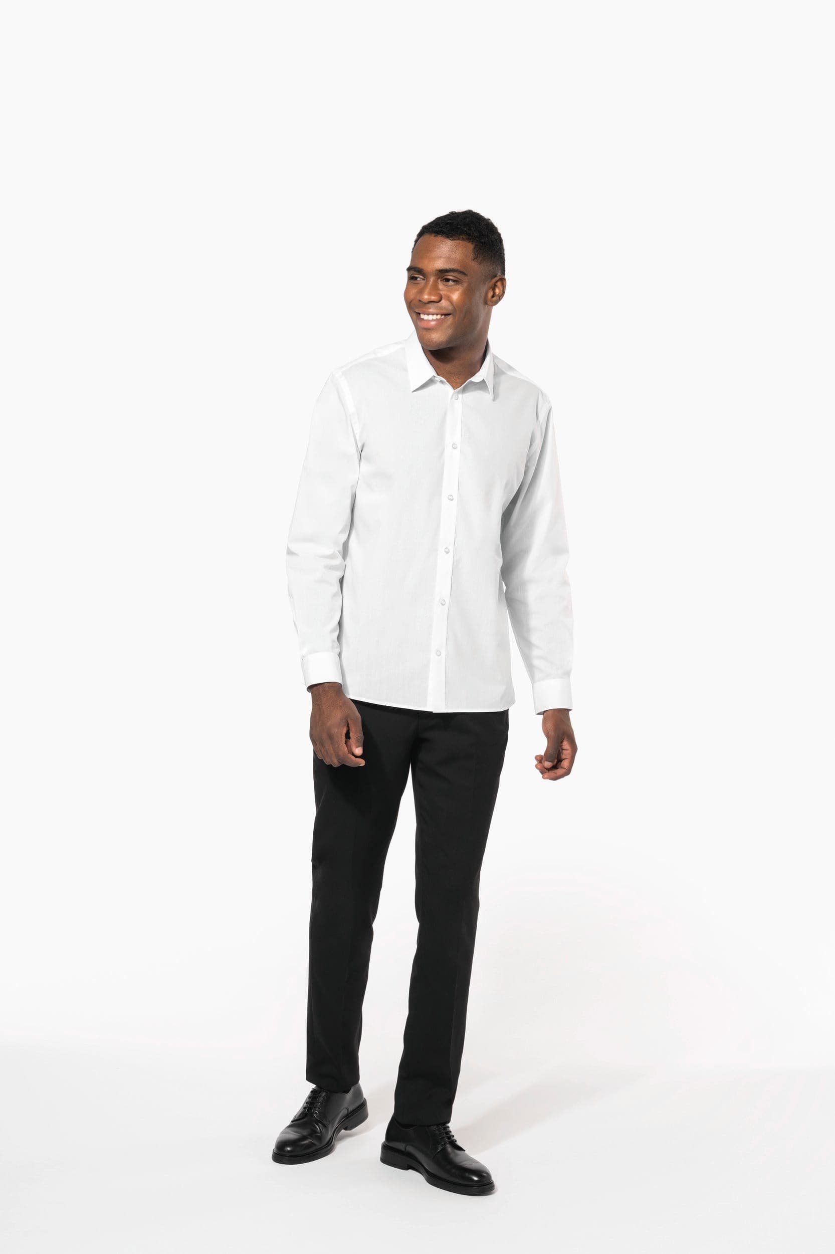 Chemise popeline polycoton sans poche entretien facile homme en situation
