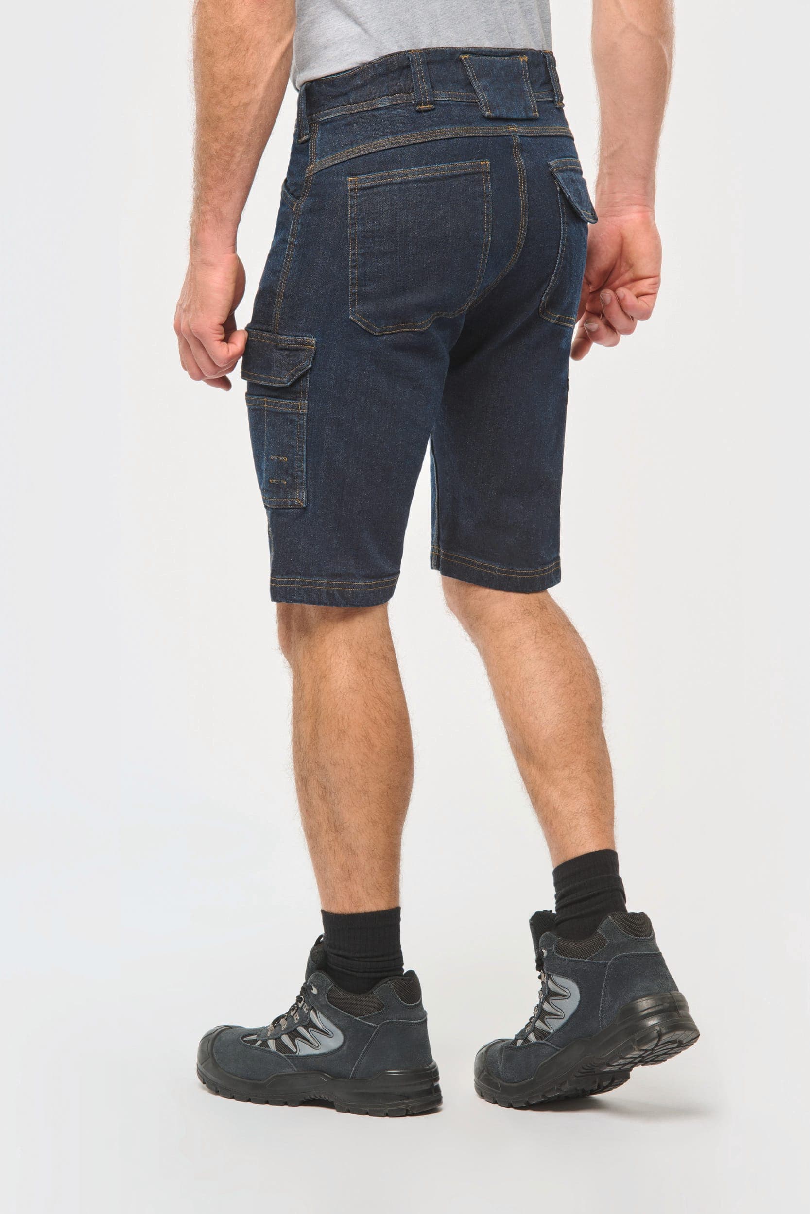 Bermuda denim multipoches homme en situation