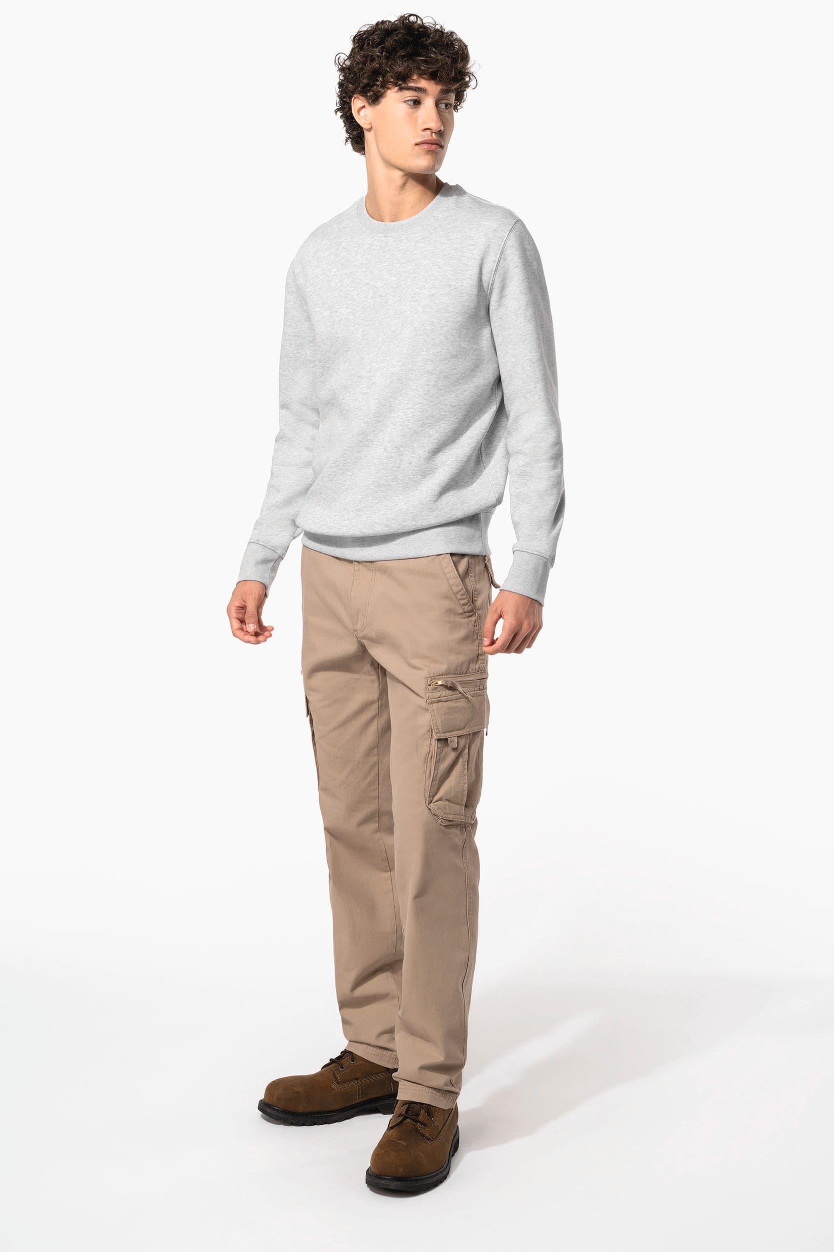 Pantalon multipoches homme en situation