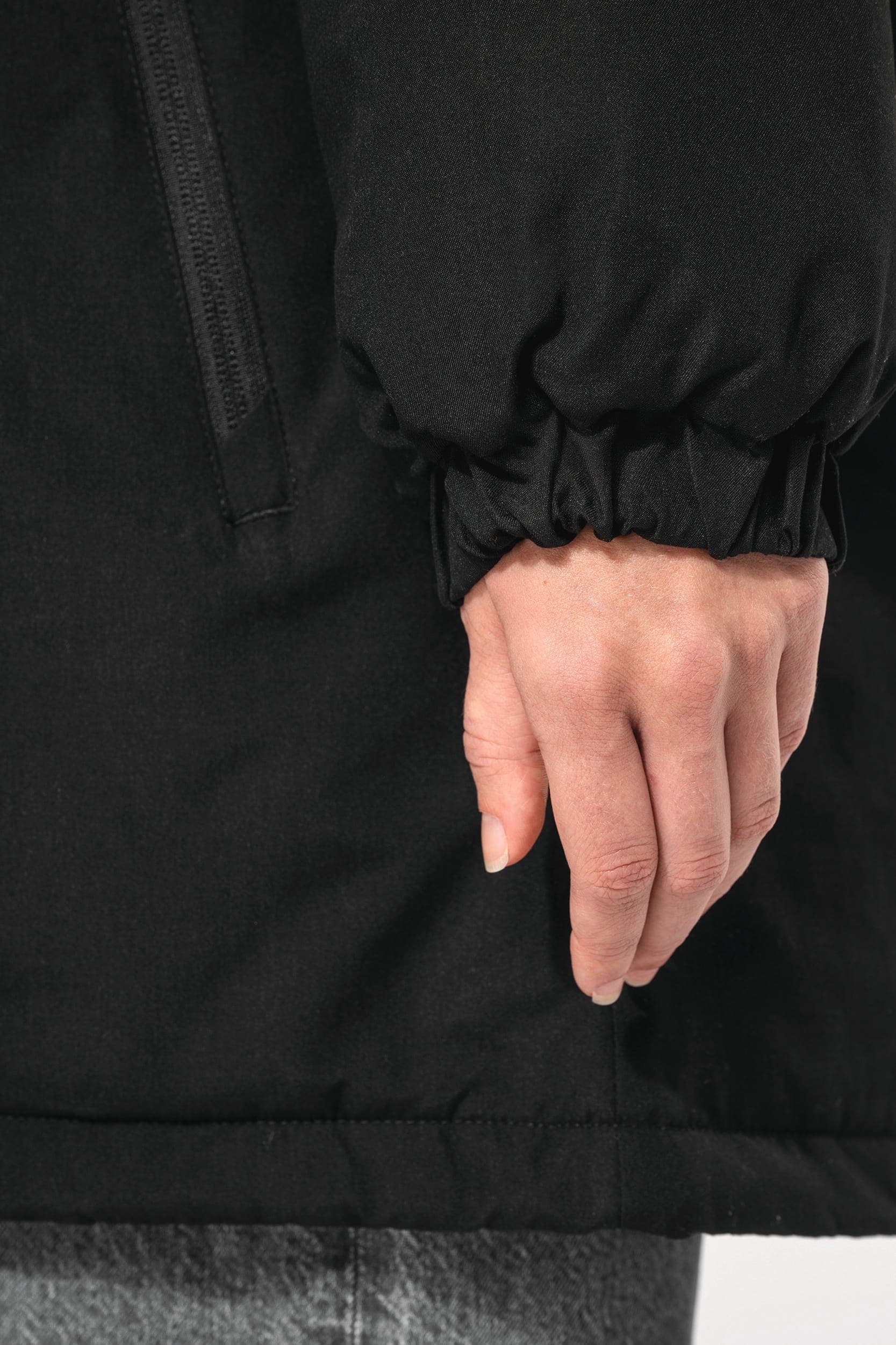 Parka à capuche recyclée unisexe en situation