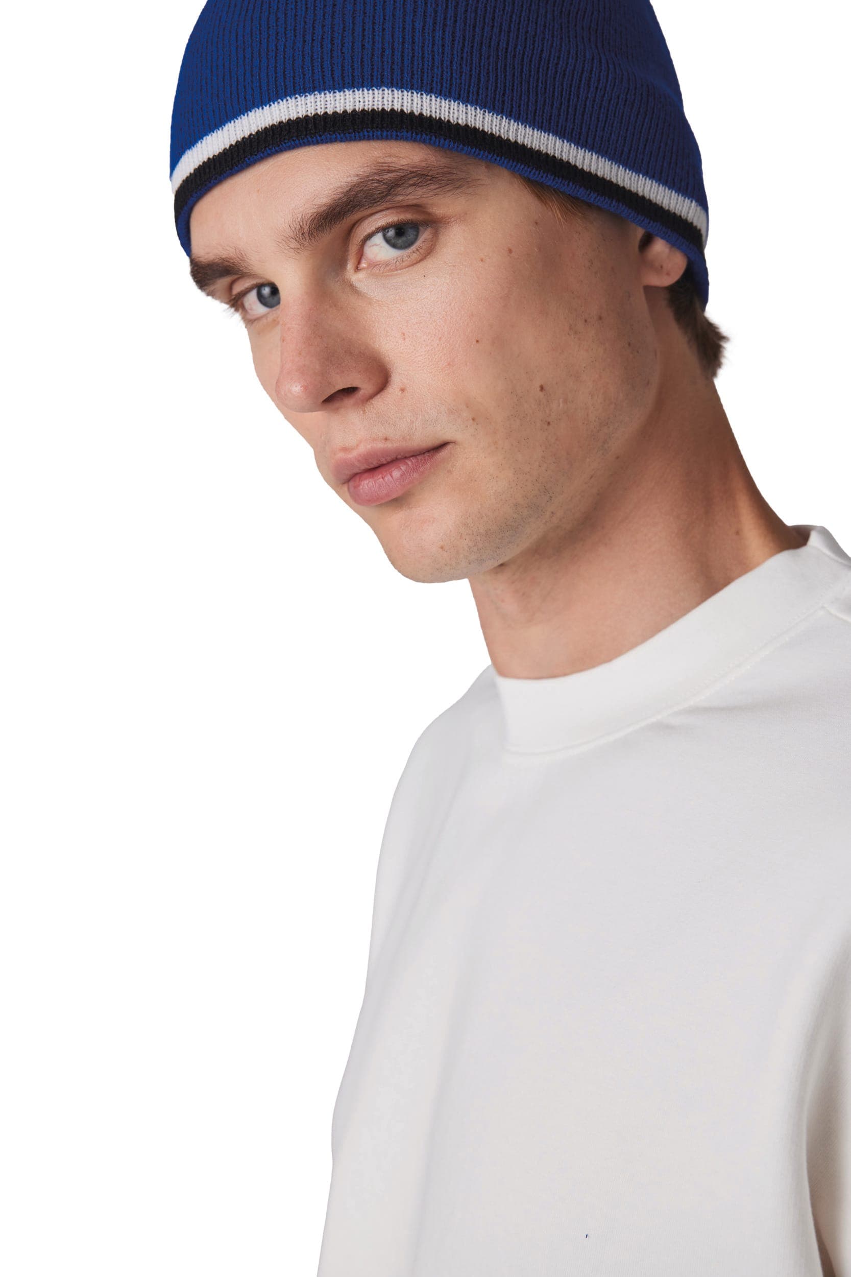 Bonnet bande bicolore contrastée en situation
