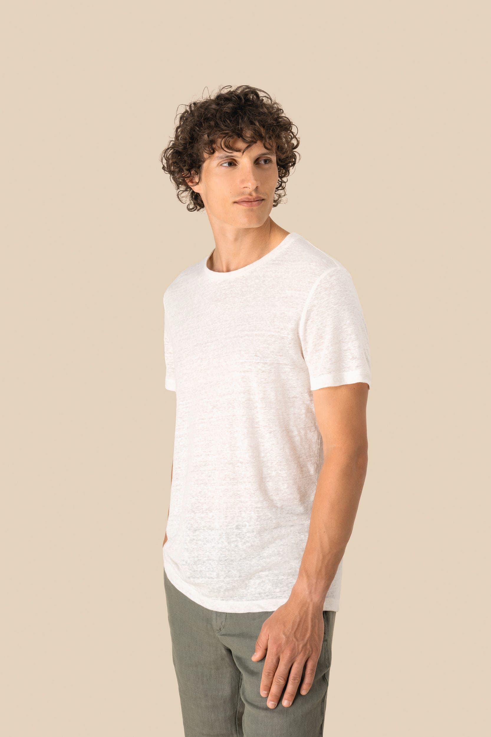 T-shirt en lin homme en situation