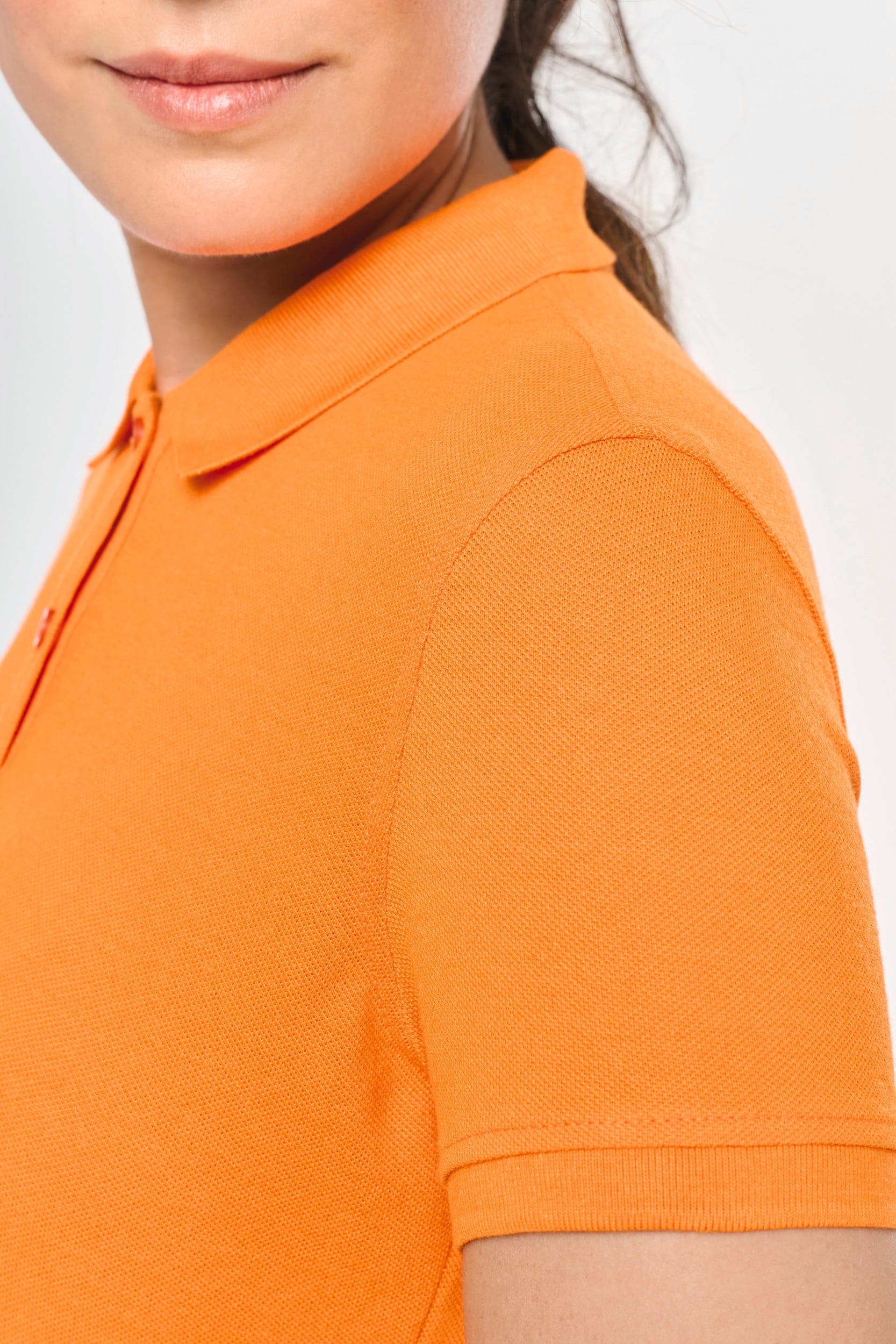 Polo manches courtes femme en situation