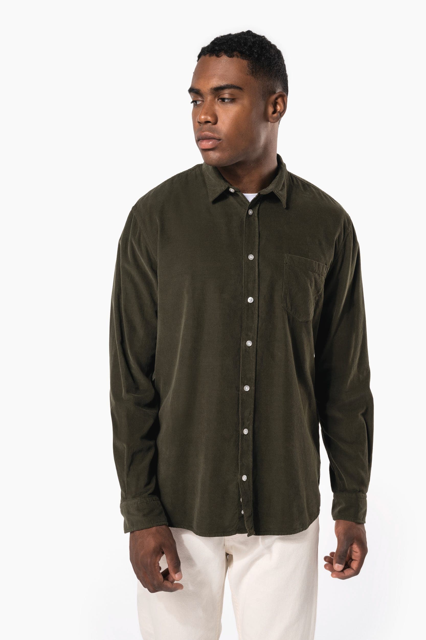 Chemise manches longues en velours homme en situation