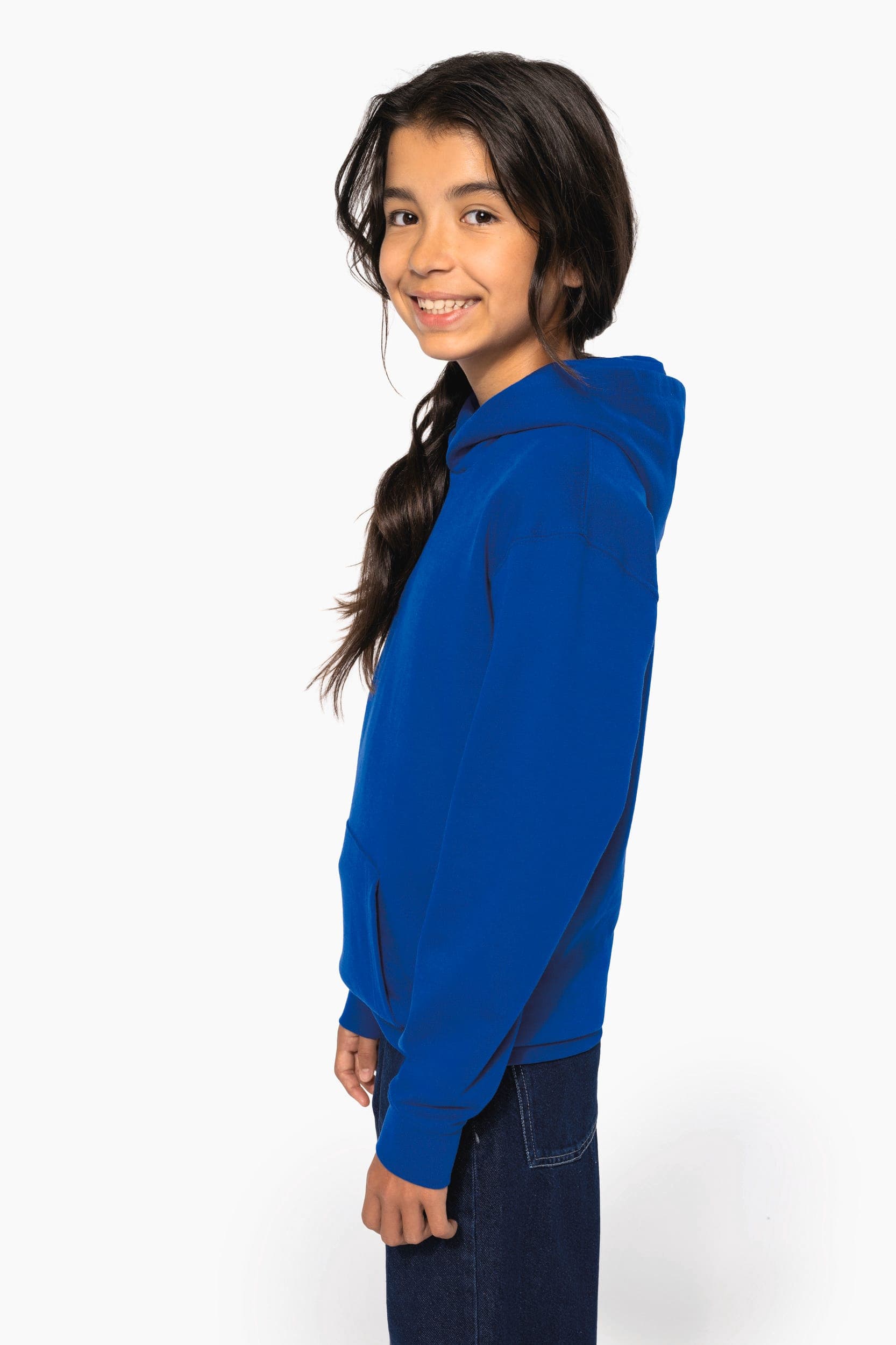 Sweat-shirt recyclé à capuche enfant en situation
