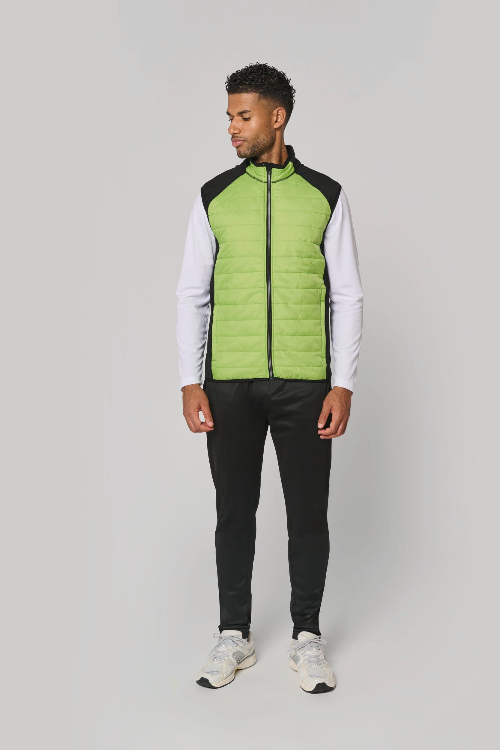Veste sport bi-matière sans manches unisexe en situation