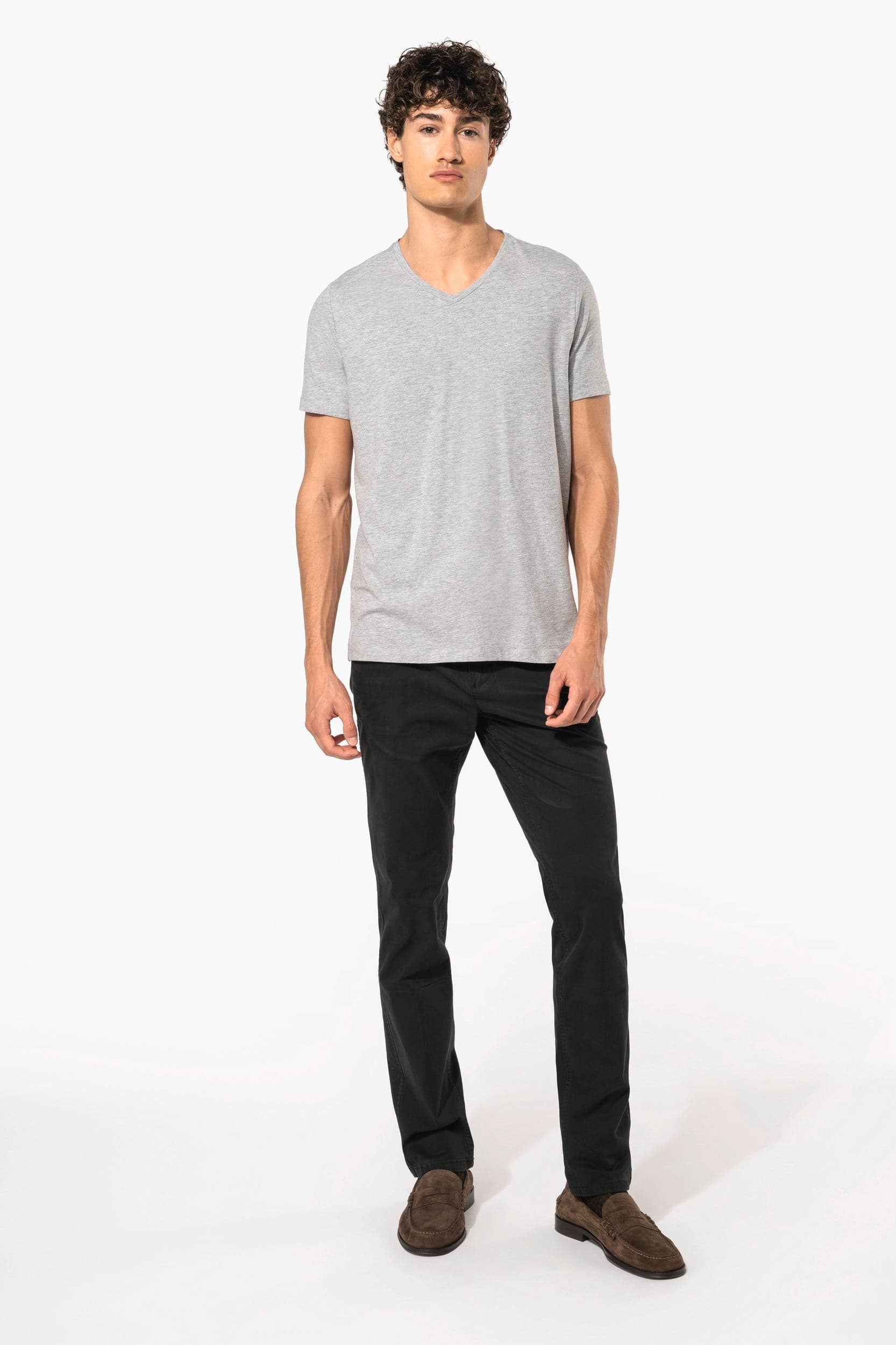 T-shirt manches courtes col V homme en situation