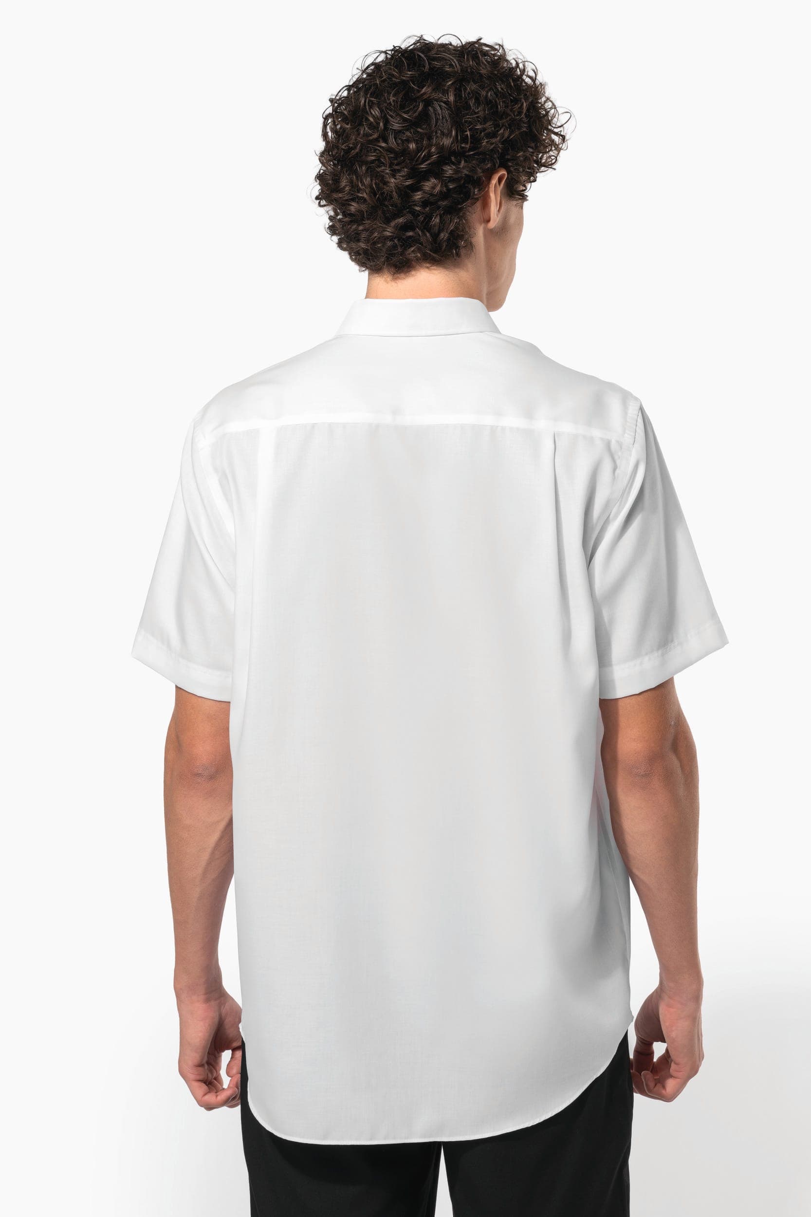 Chemise micro-sergé manches courtes sans repassage en situation