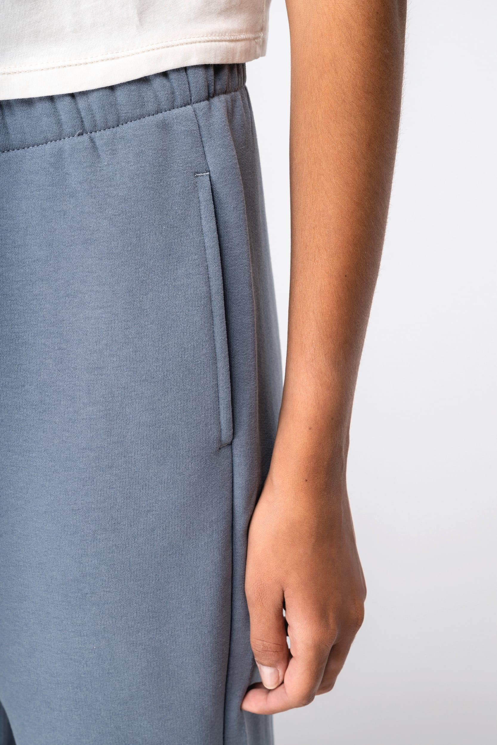 Pantalon de jogging écoresponsable femme en situation