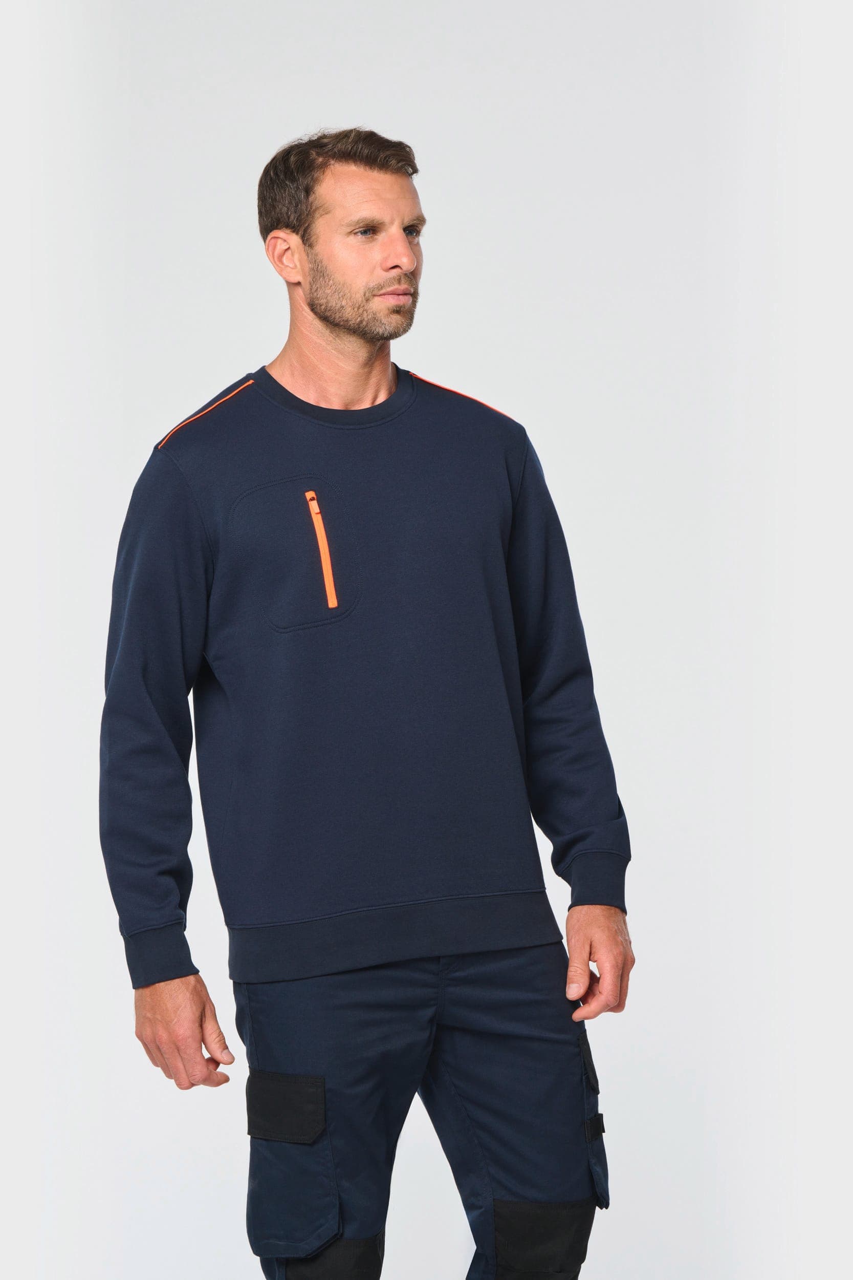 Sweat-shirt Day To Day zip poche contrastée unisexe en situation