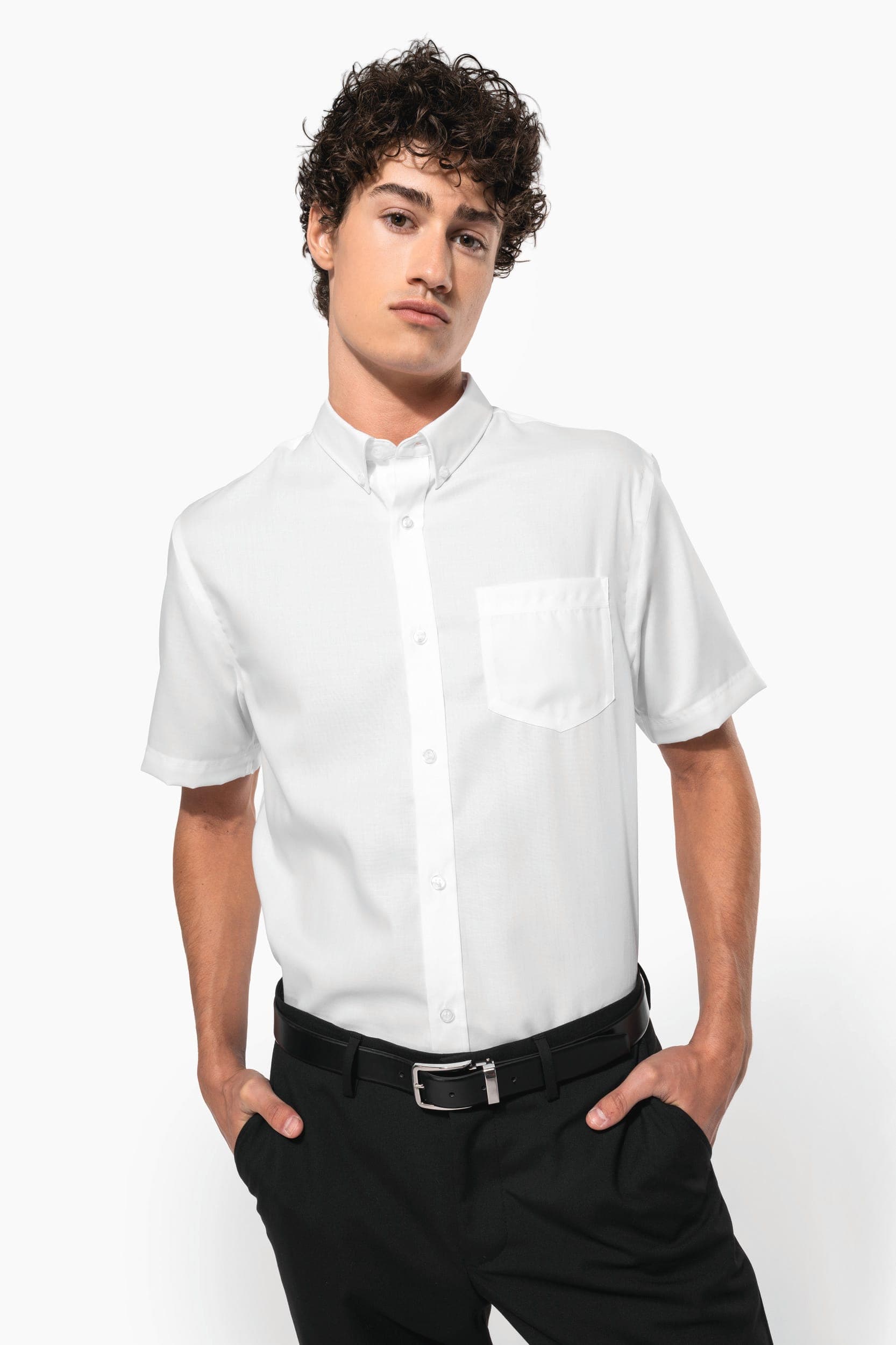 Chemise micro-sergé manches courtes sans repassage en situation