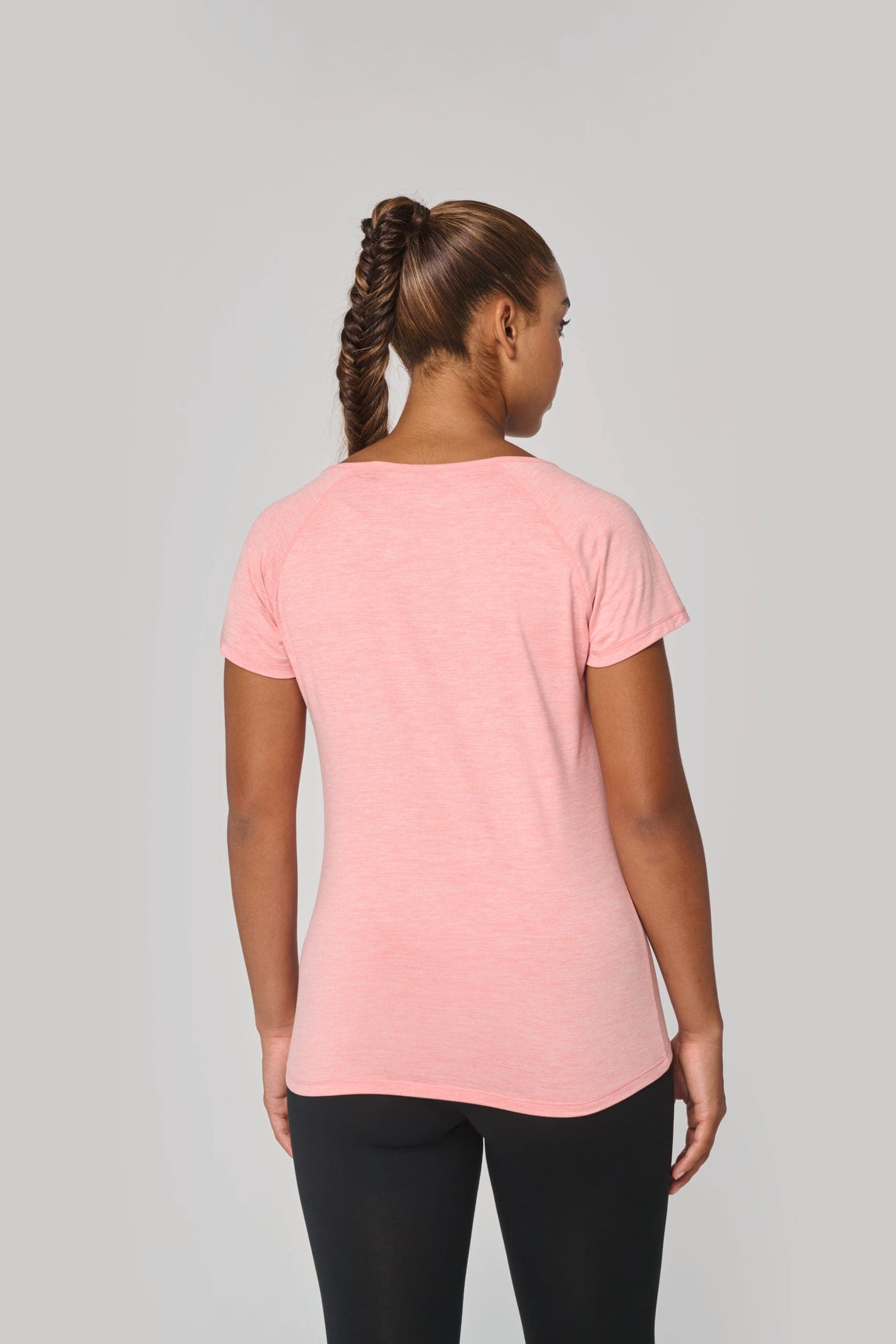 T-shirt de sport écoresponsable femme en situation