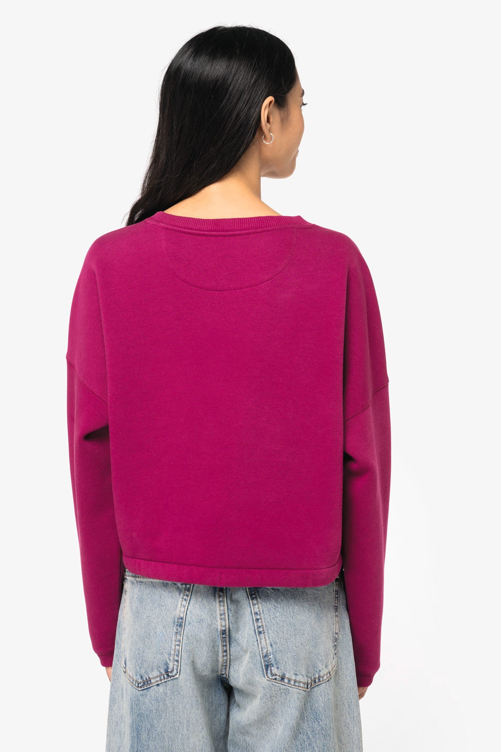Sweat-shirt écoresponsable à col rond oversize crop femme en situation