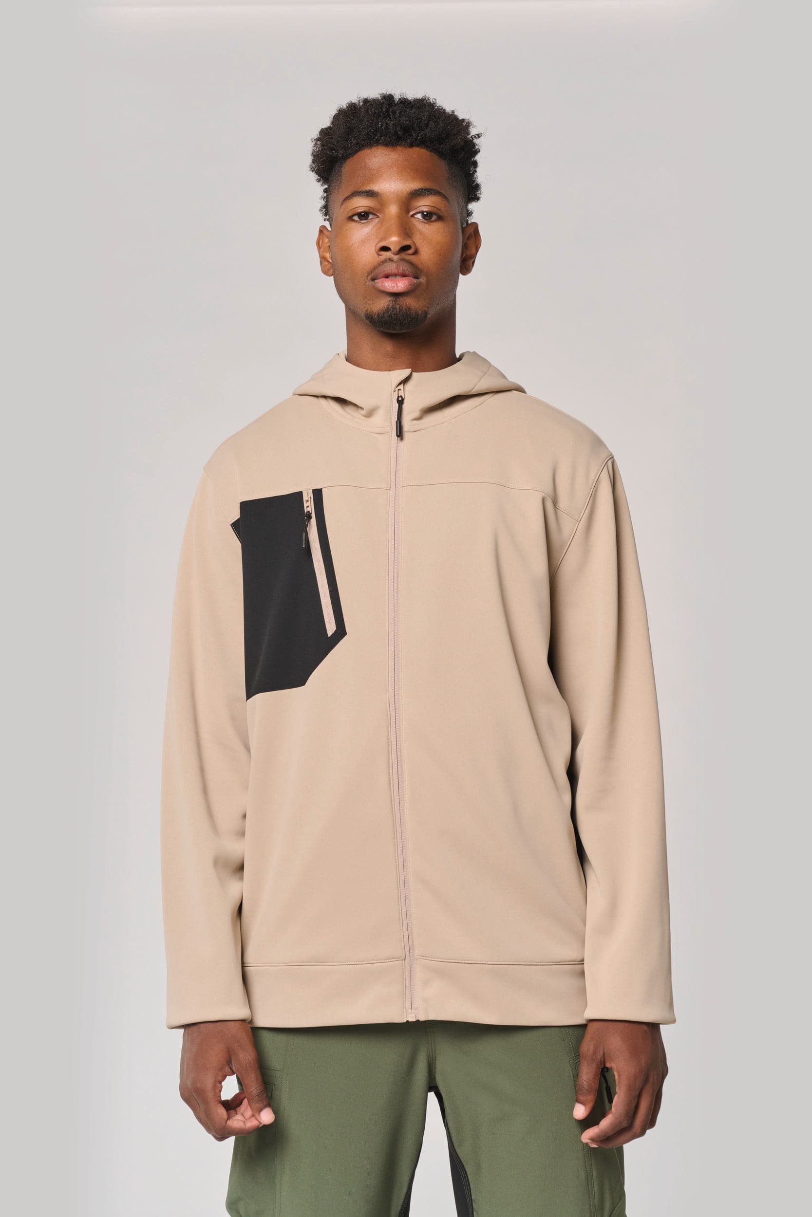Veste outdoor zippée unisexe en situation