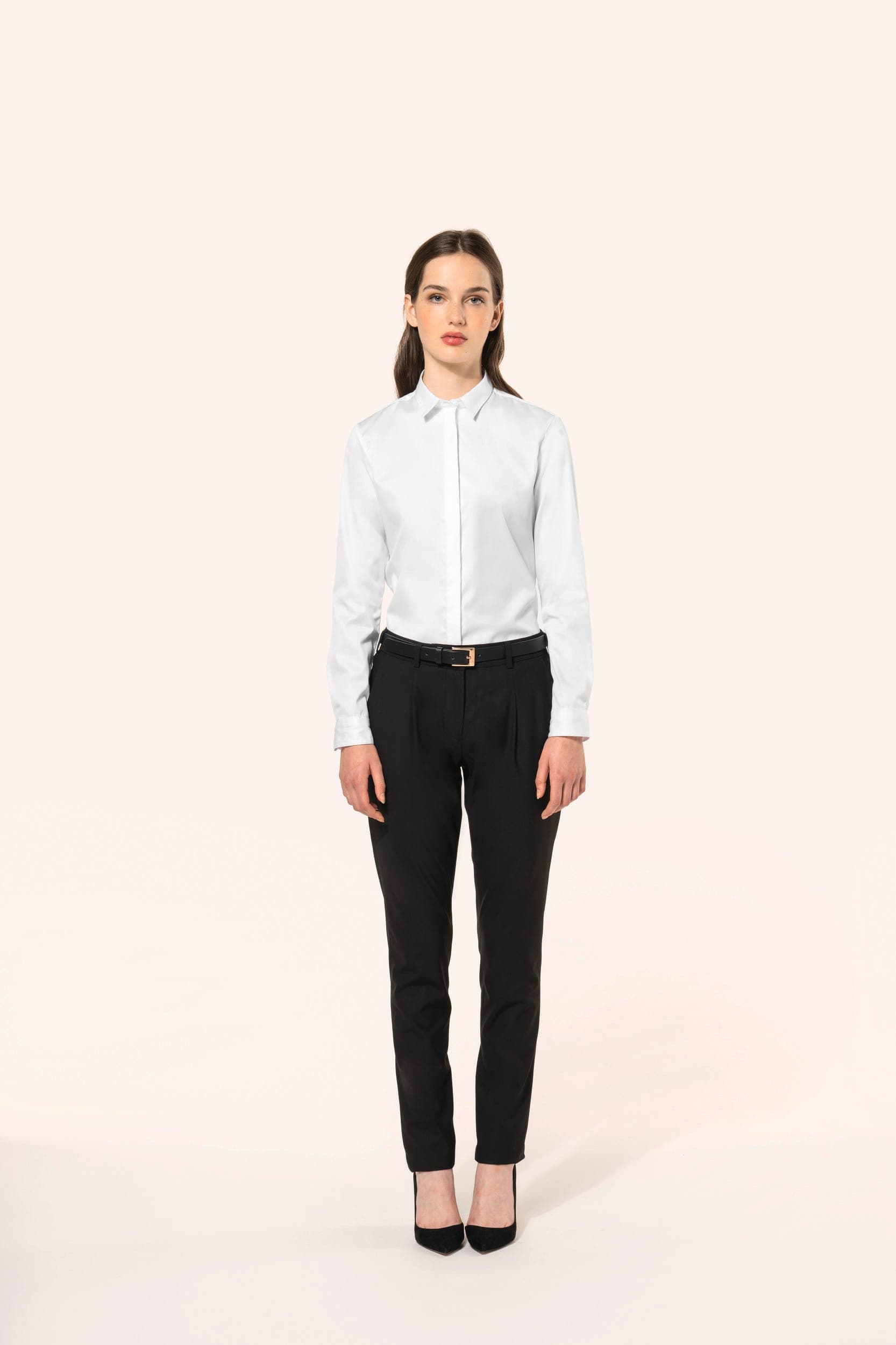 Chemise twill manches longues femme en situation