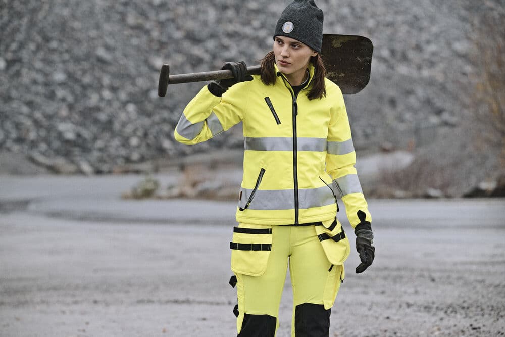 Jobman 1210 Hi-Vis Women’s Softshell Jacket en situation