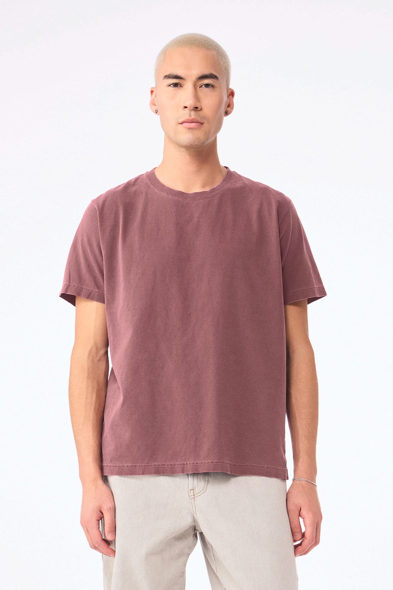 T-shirt délavé épais unisexe en situation