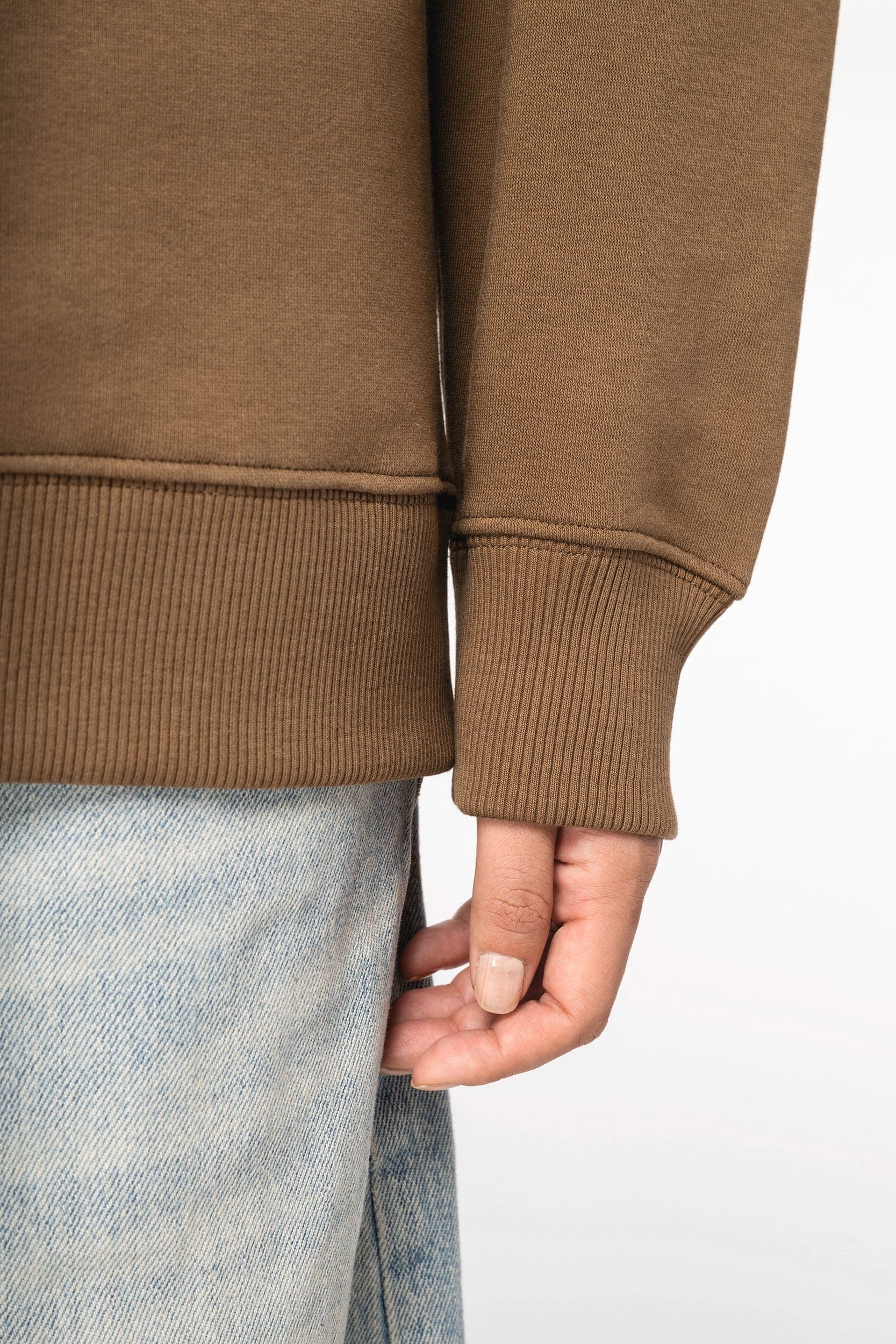 Sweat-shirt écoresponsable à col rond oversize unisexe en situation