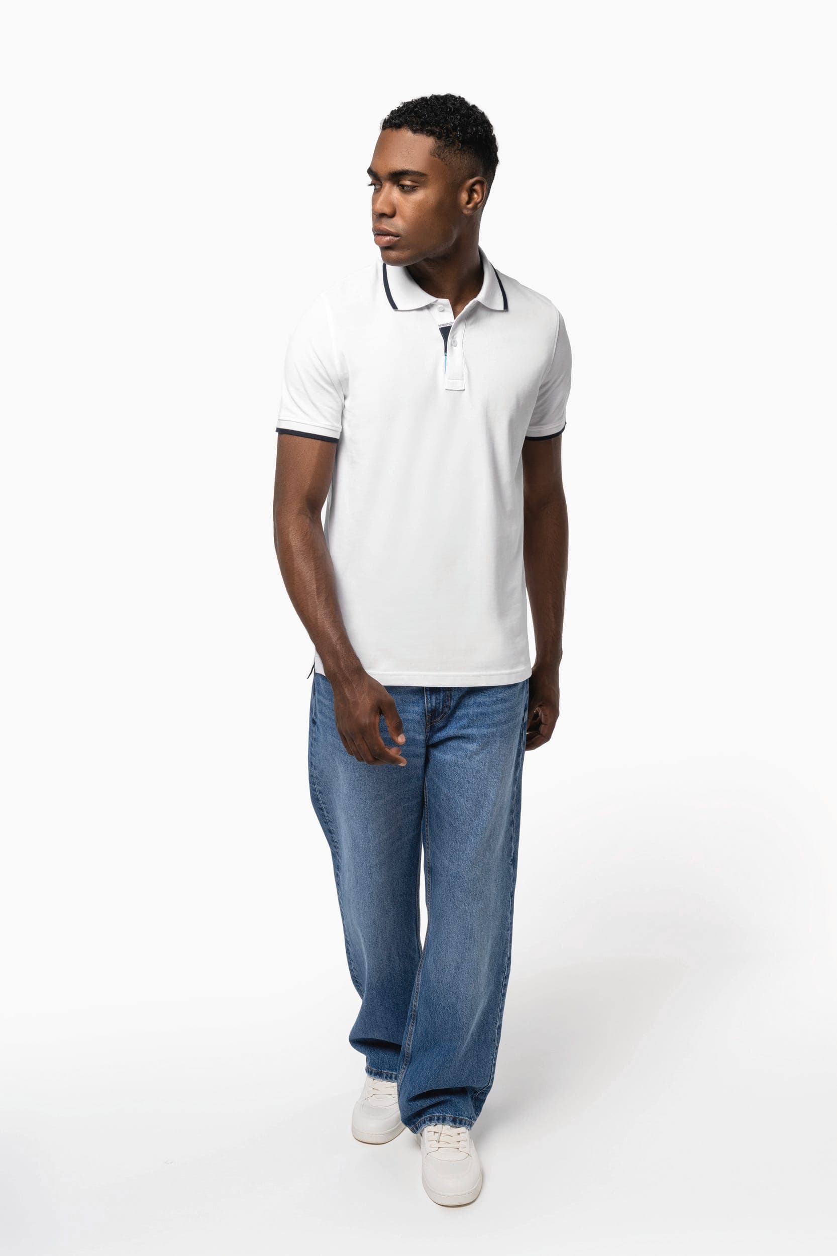 Polo manches courtes homme en situation