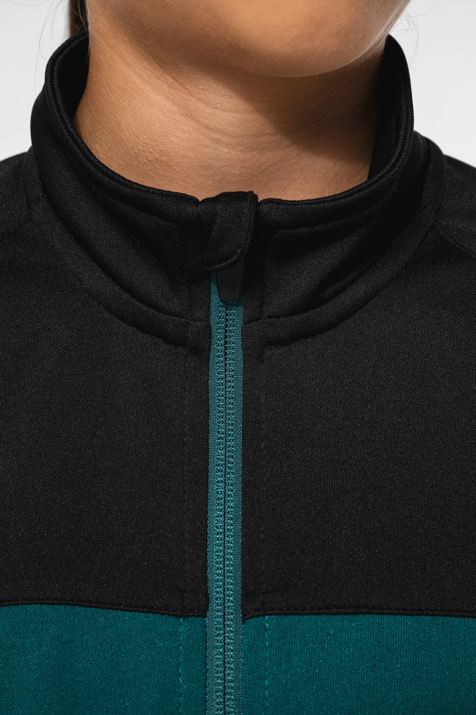 Veste de survêtement zippée enfant en situation