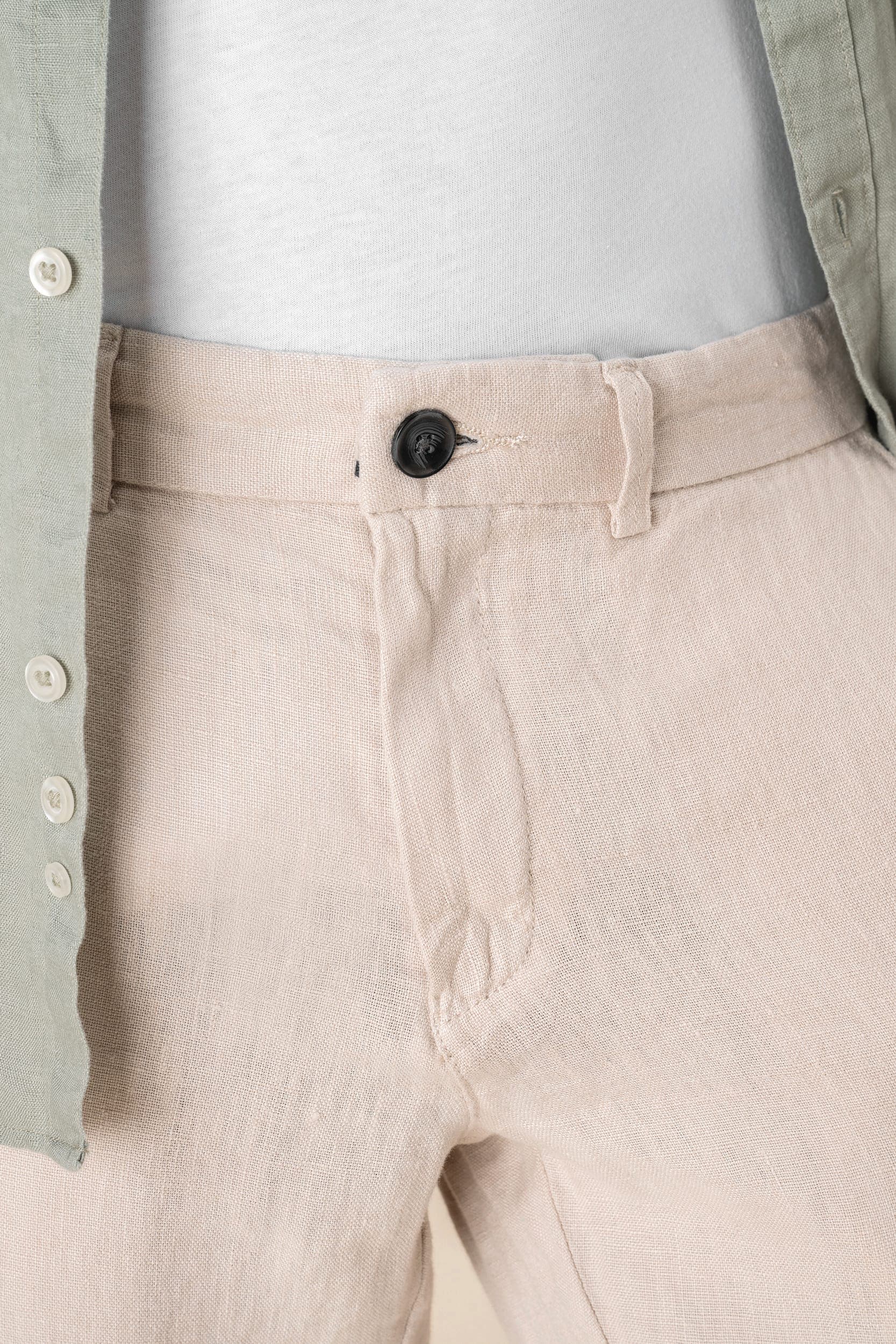 Pantalon en lin homme en situation