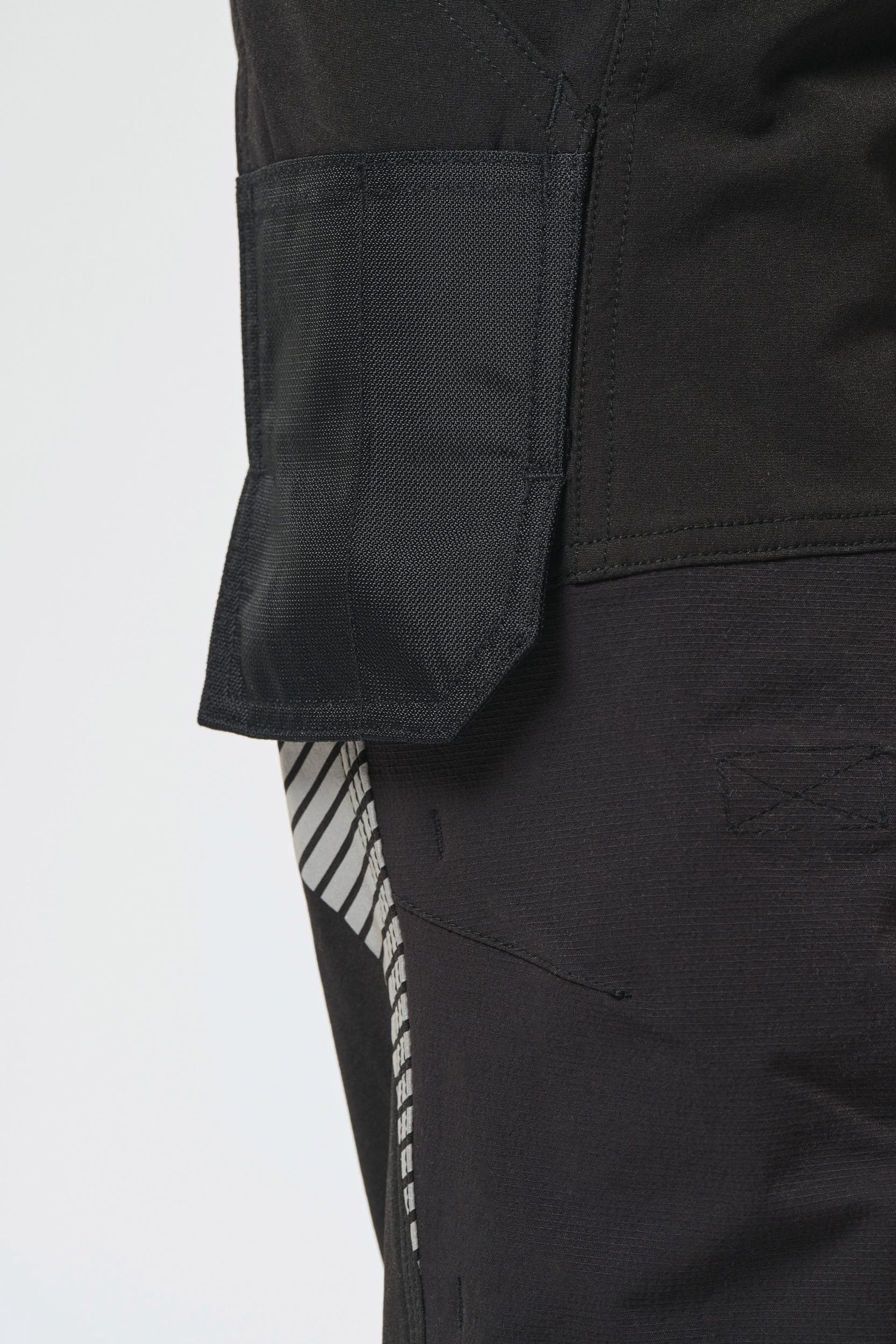 Pantalon stretch recyclé multipoches unisexe en situation