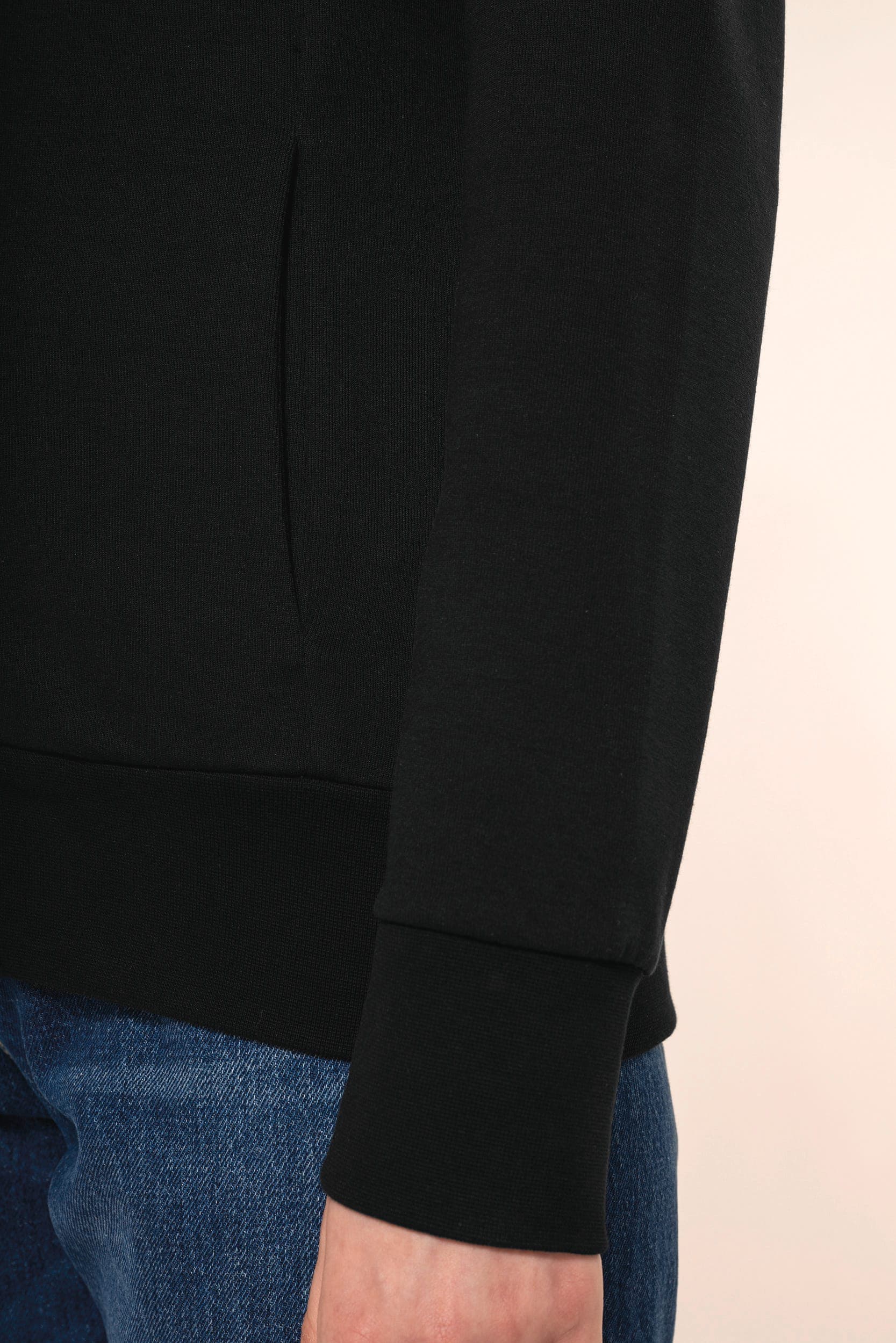 Veste zippée à capuche femme en situation