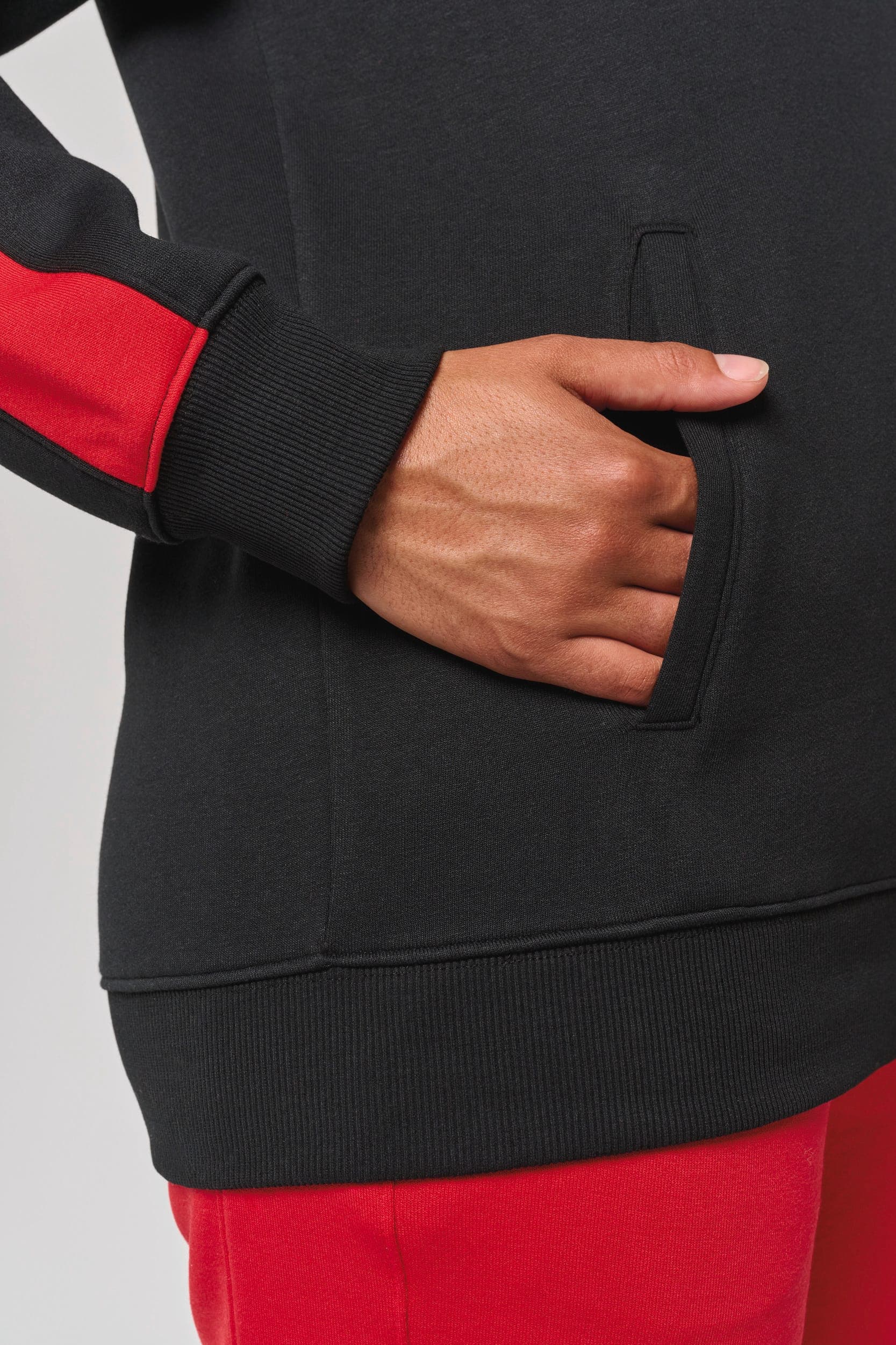 Sweat-shirt à capuche teamwear bicolore unisexe en situation
