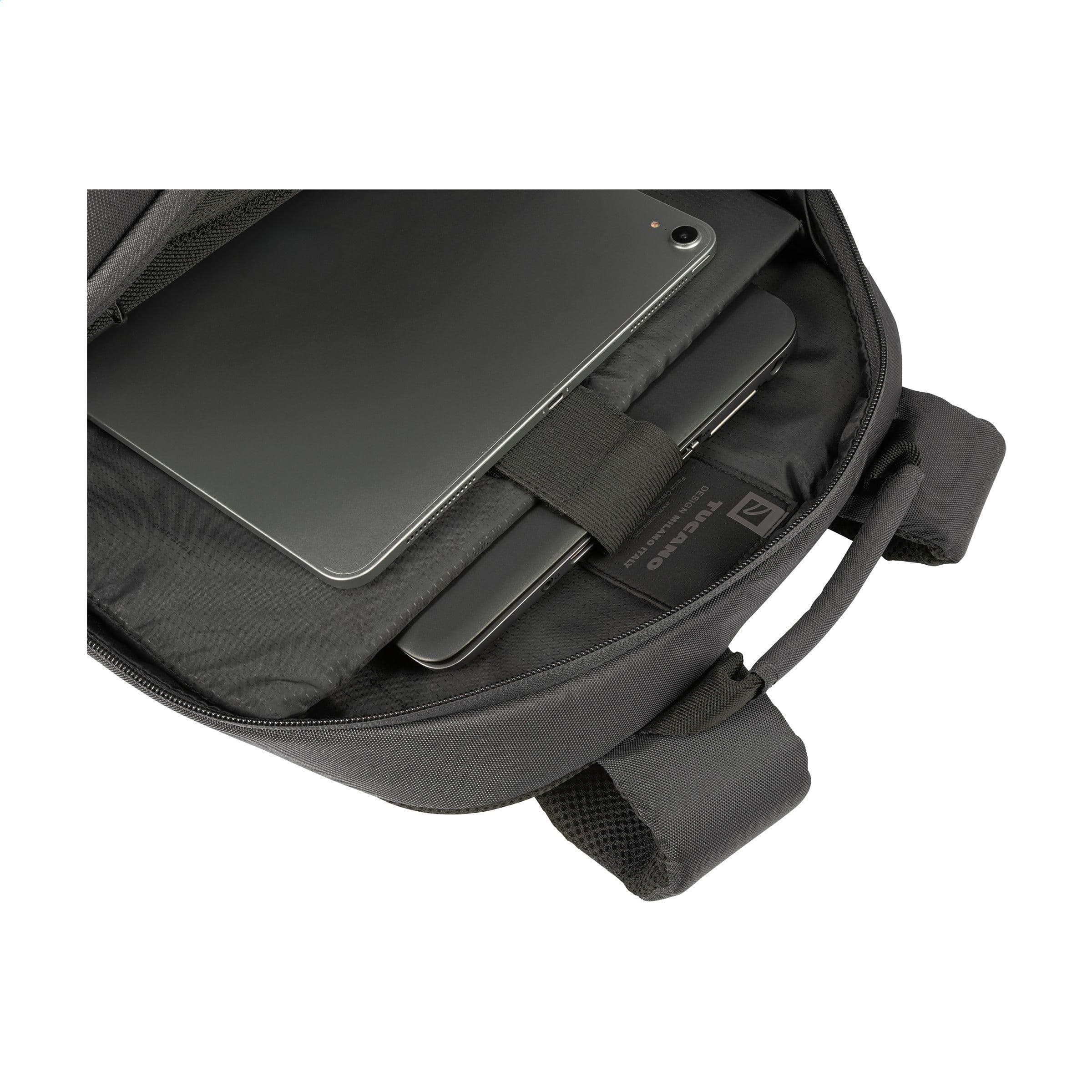 Sac à dos Tucano Lato 17 inch en situation