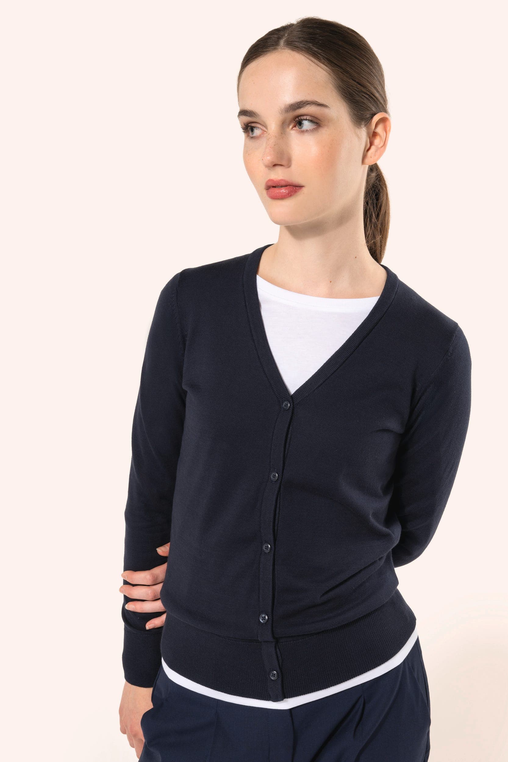 Cardigan Supima® femme en situation