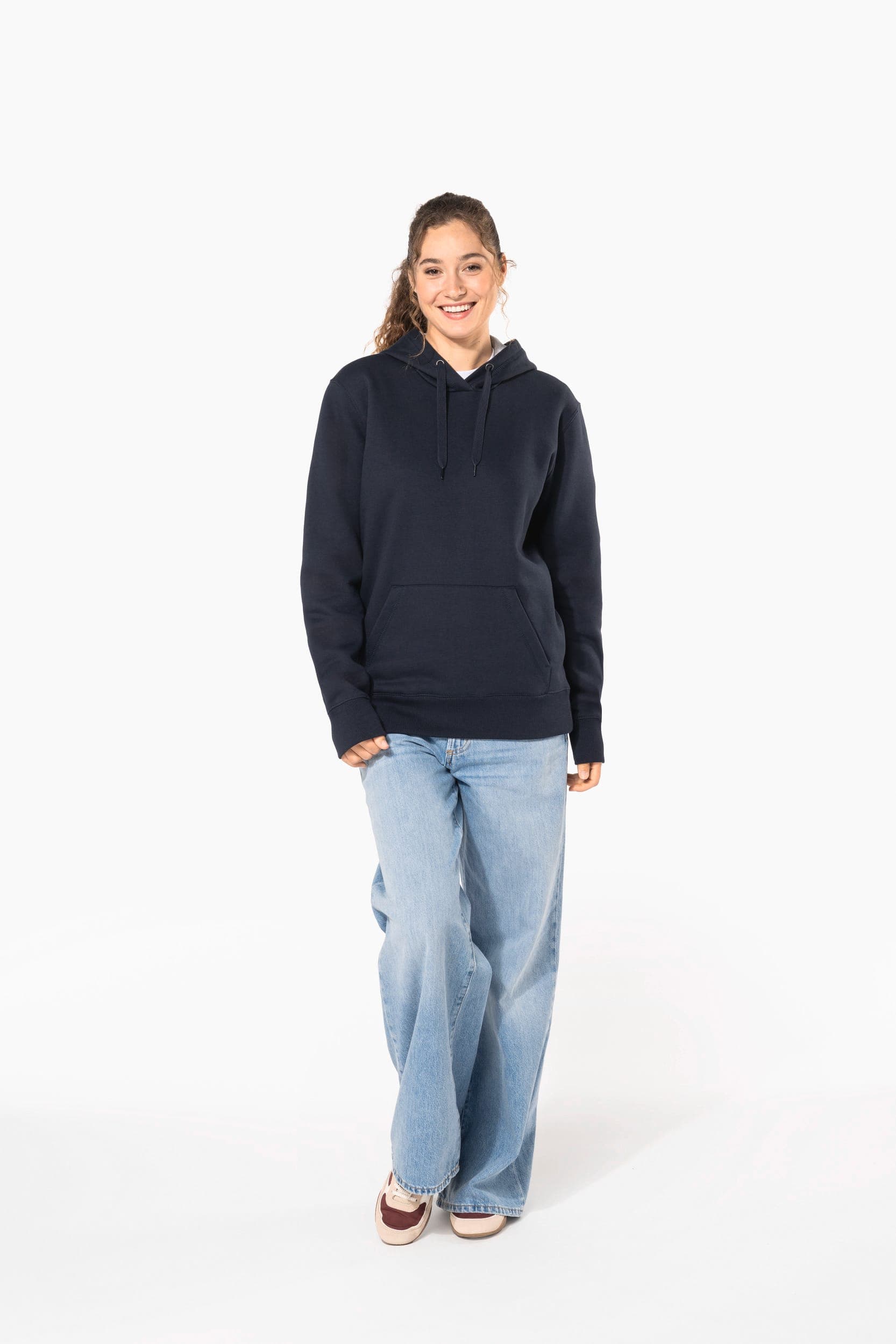 Sweat shirt capuche unisexe en situation