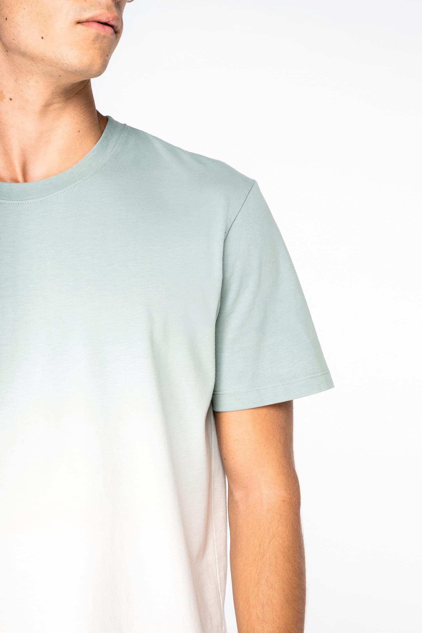 T-shirt écoresponsable Dip Dye unisexe en situation