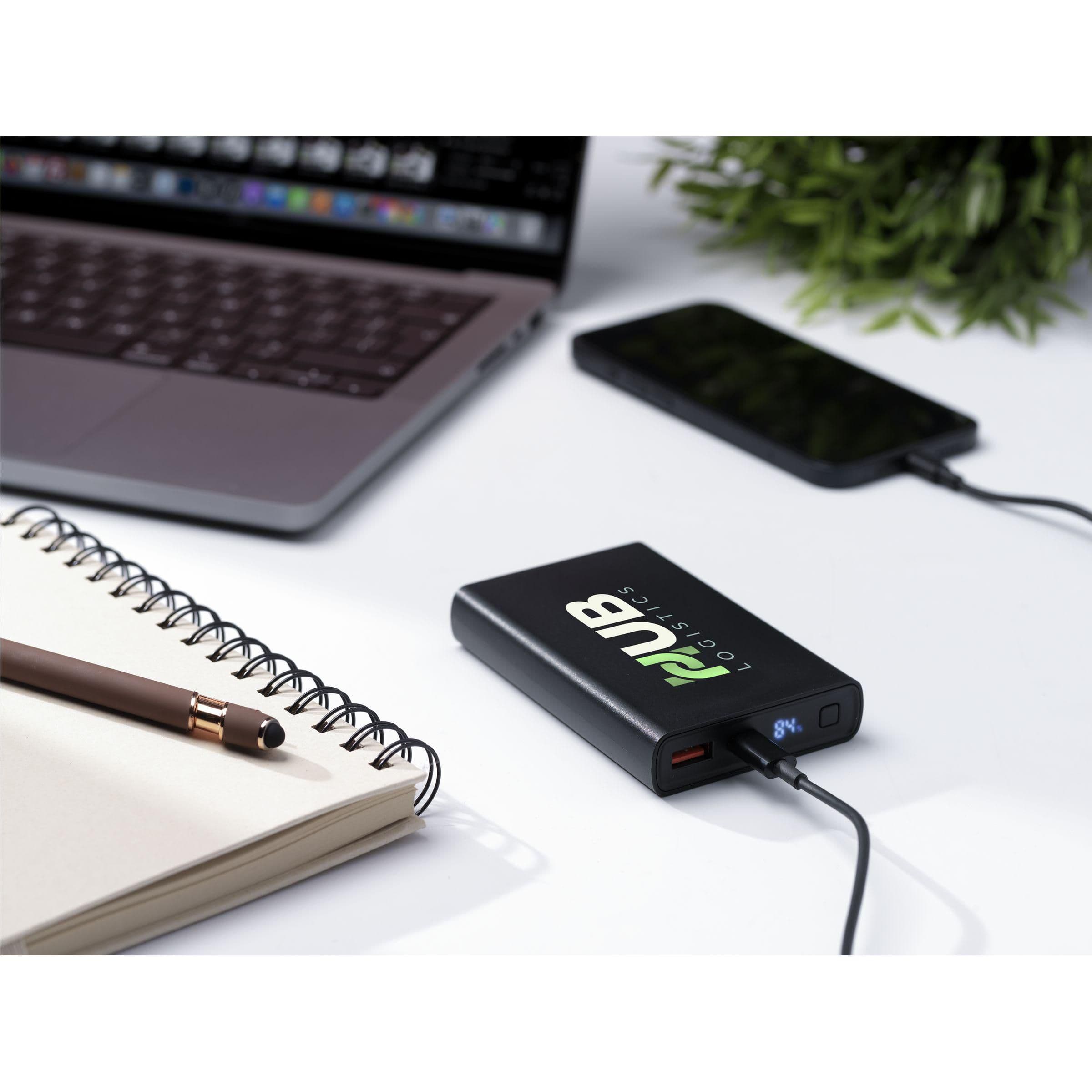 Batterie externe Powerbank RCS recyclée ABS 10000 en situation