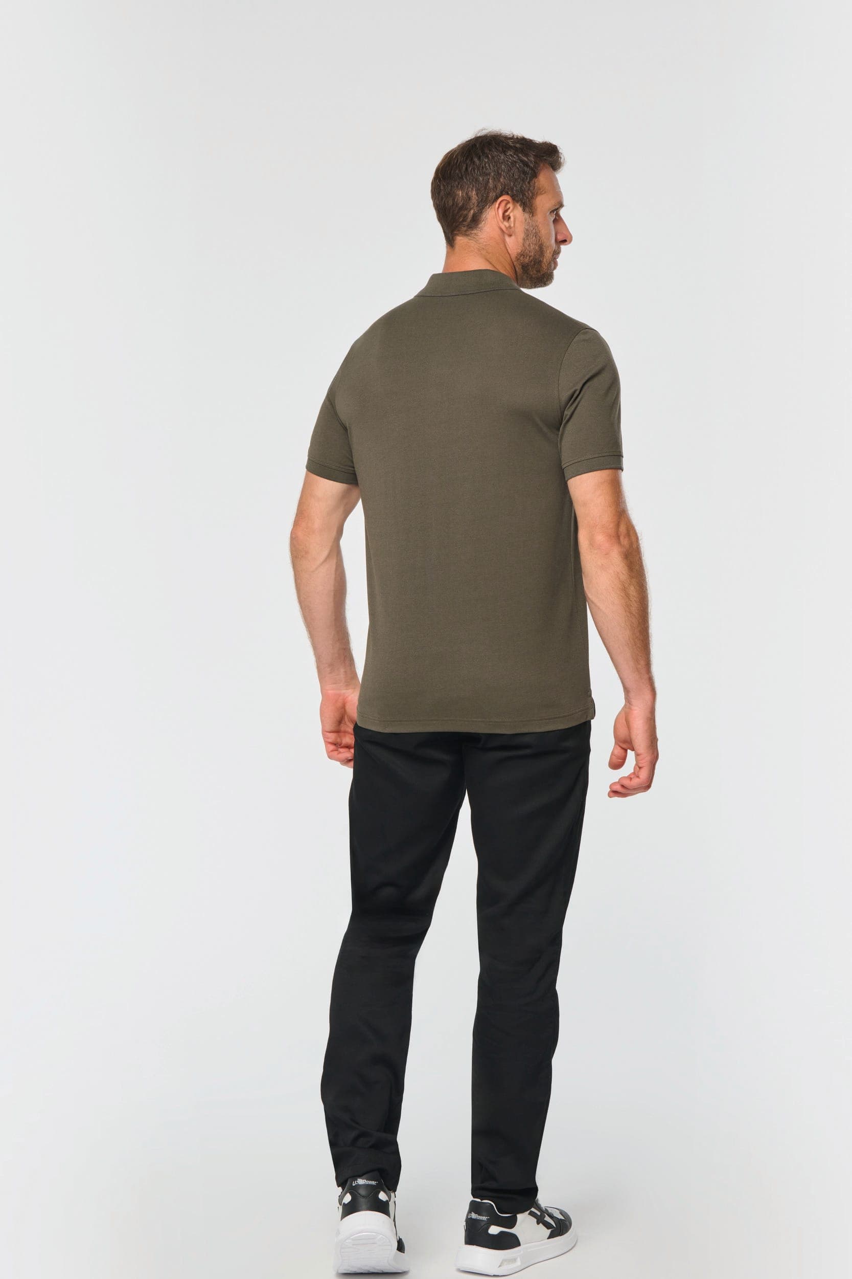 Polo manches courtes homme en situation