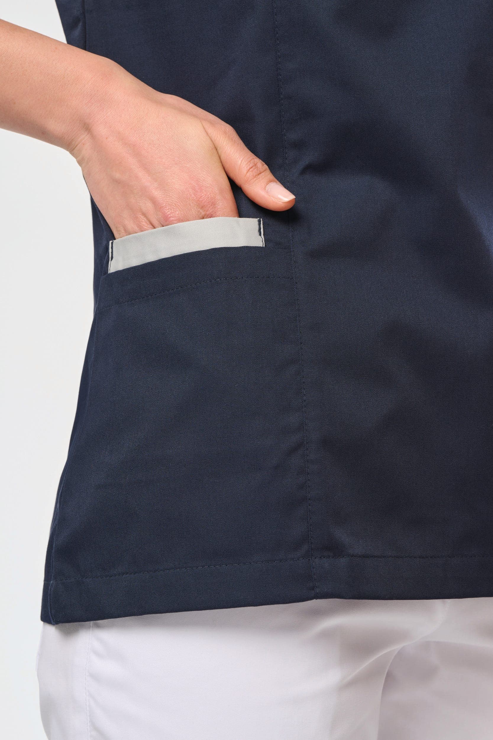 Blouse polycoton avec boutons-pression femme en situation
