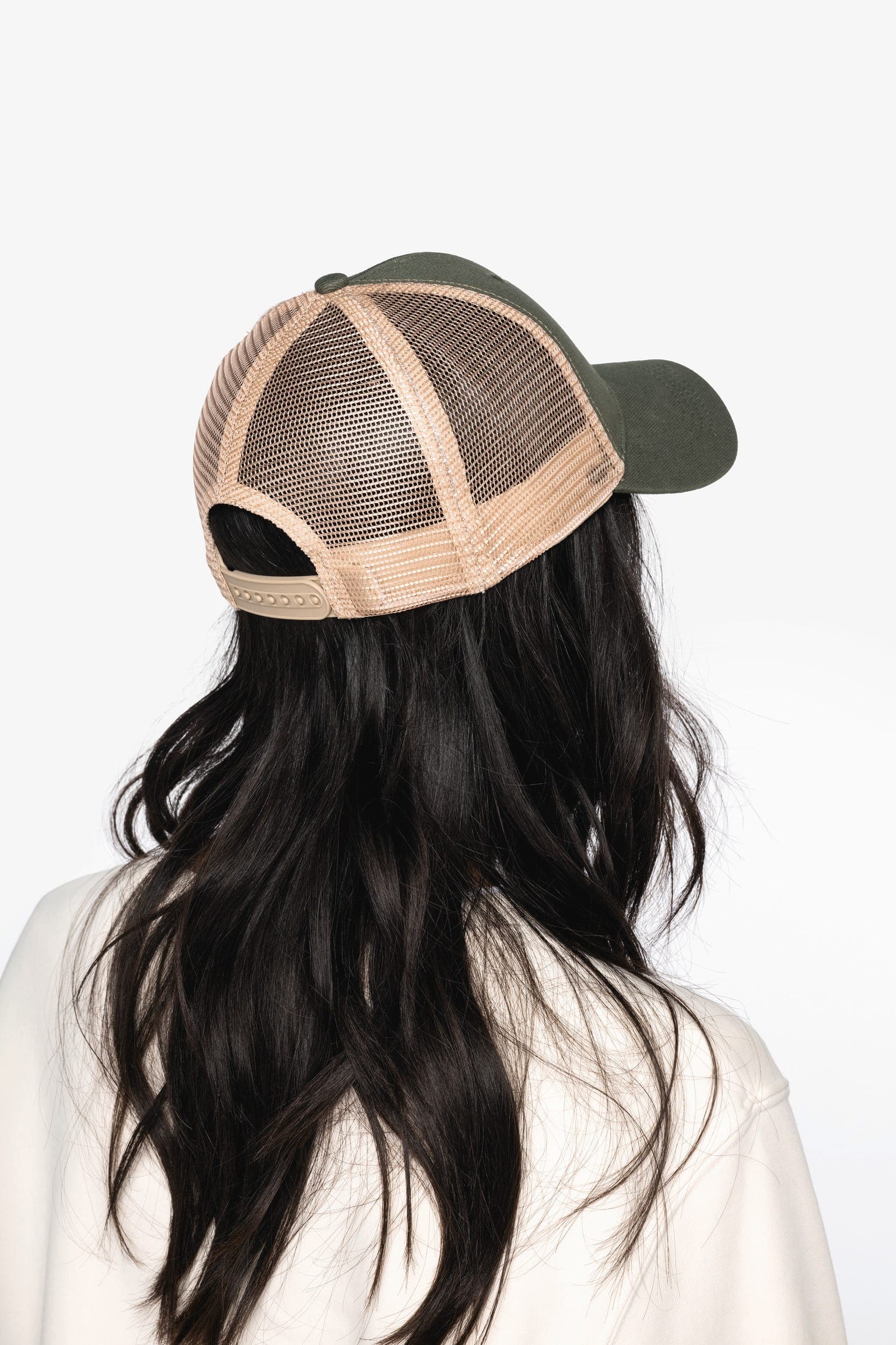 Casquette trucker écoresponsable 6 panneaux unisexe en situation