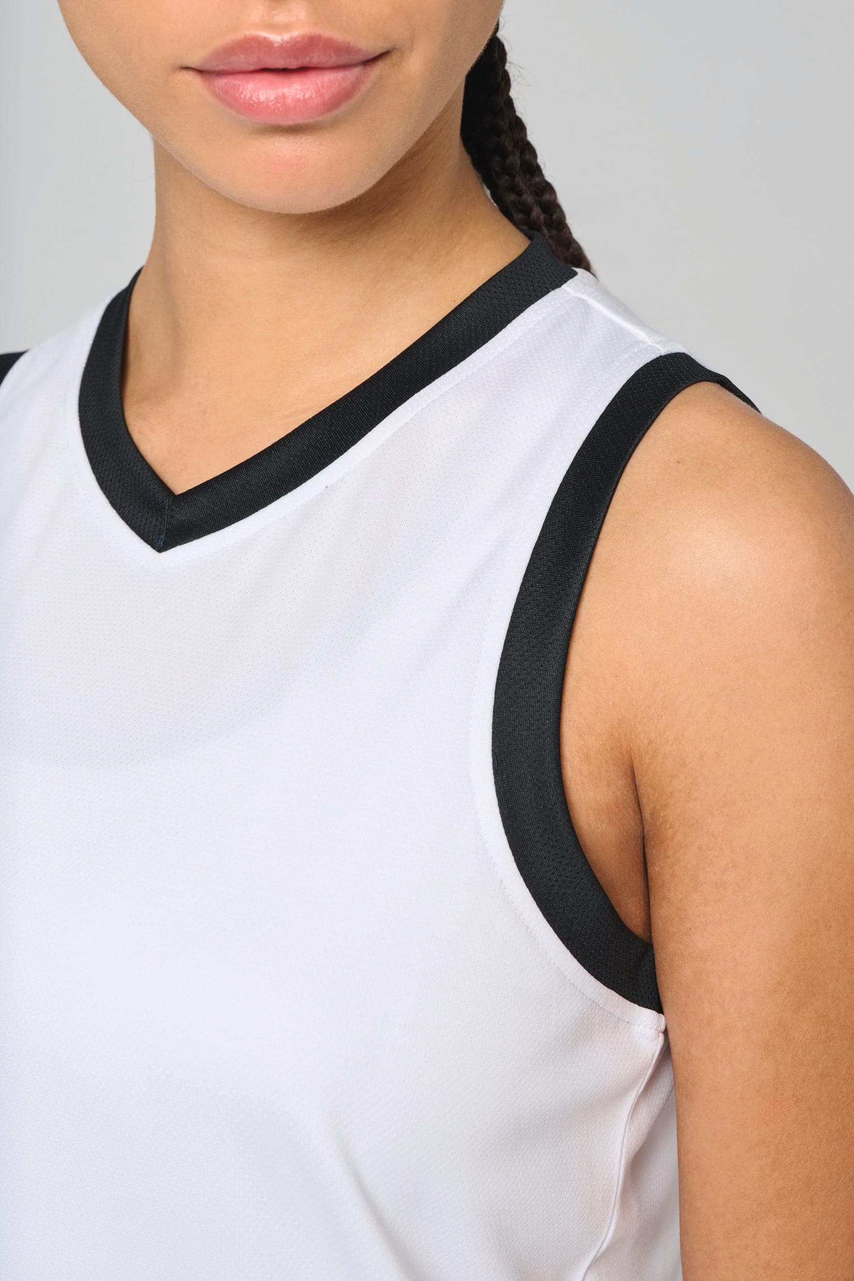 Maillot de basket-ball femme en situation