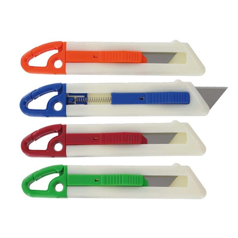 CUTTER LAME AUTO-RETRACTABLE TOUR DE COU en situation