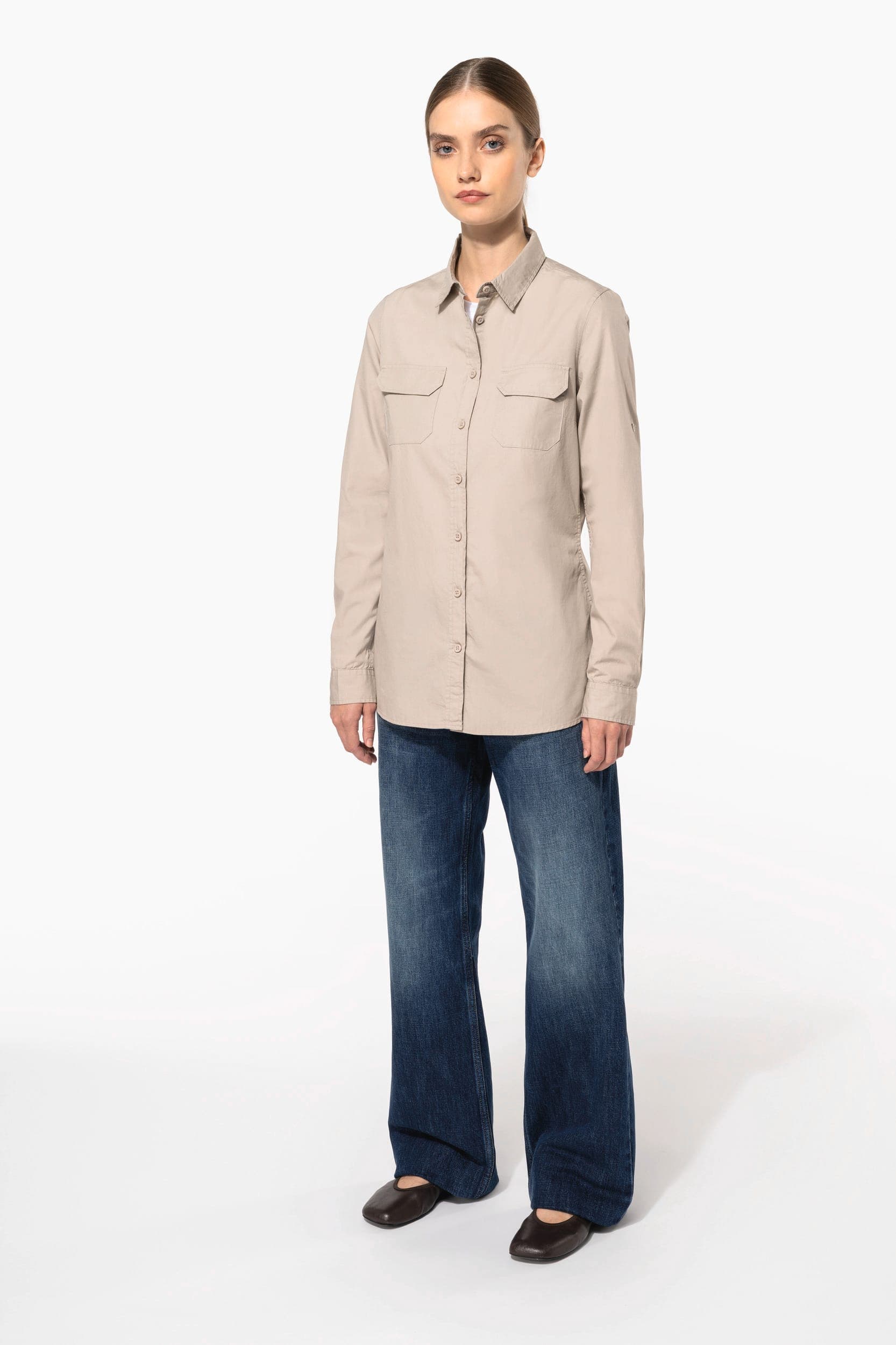 Chemise safari manches longues femme en situation