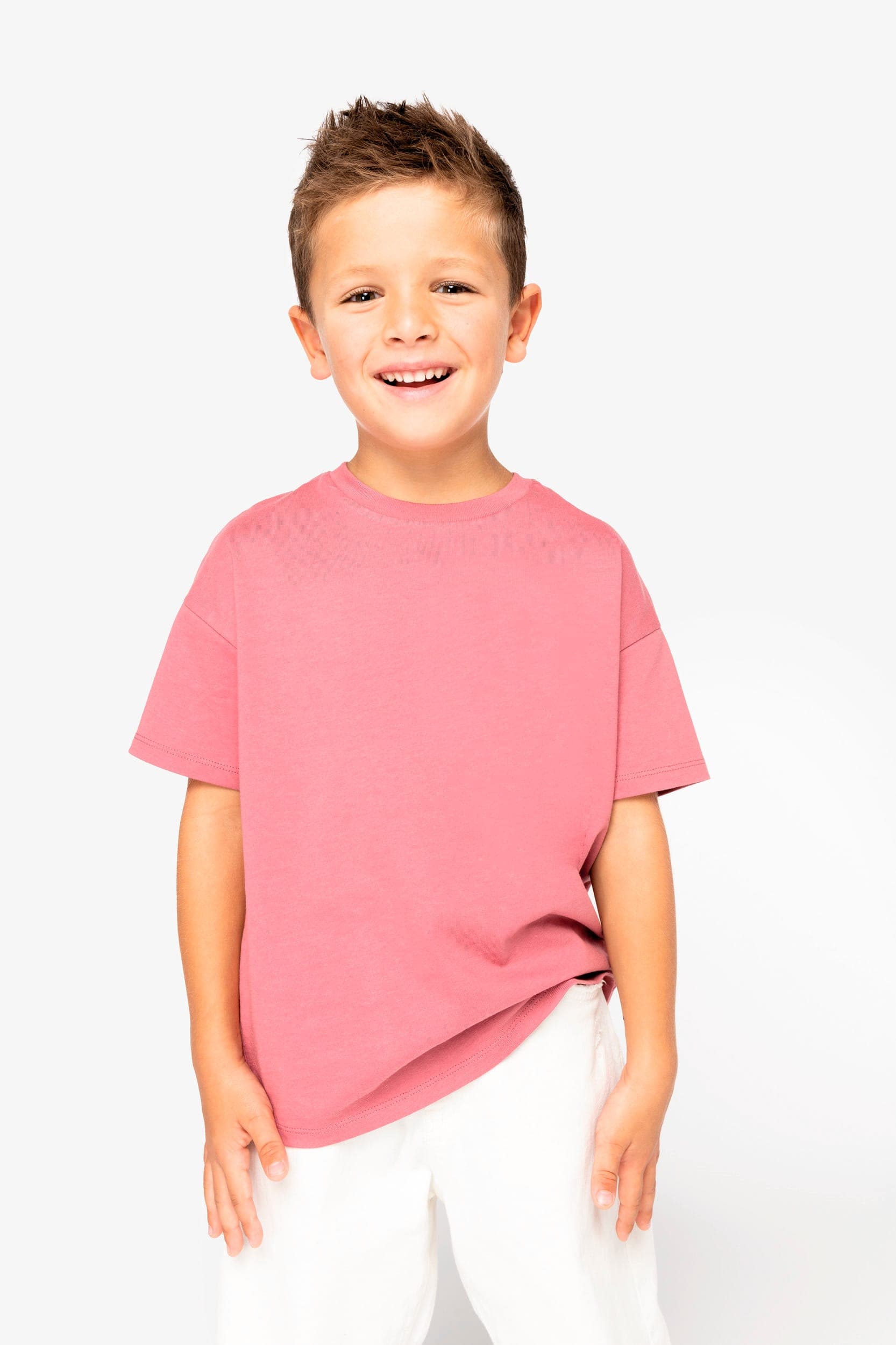 T-shirt écoresponsable à épaules tombantes enfant en situation