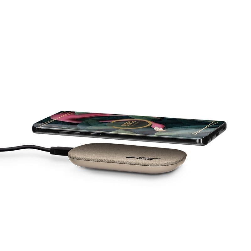 CHARGEUR PAR INDUCTION RAPIDE 15W EN MATIERE RPET ET CHANVRE en situation