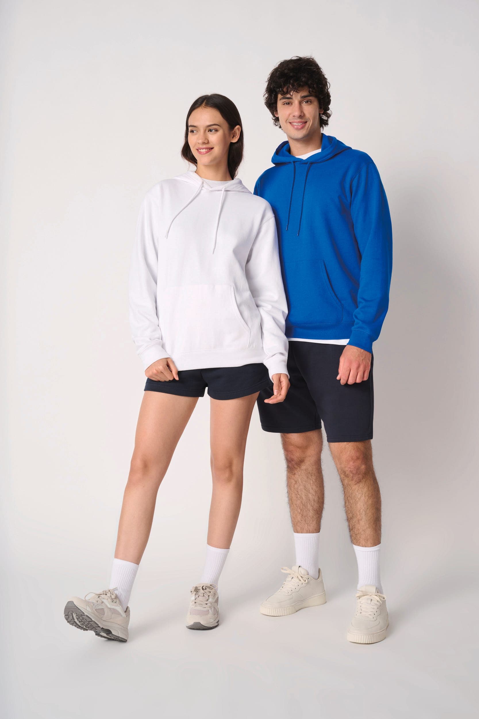 Sweat-shirt à capuche unisexe en situation