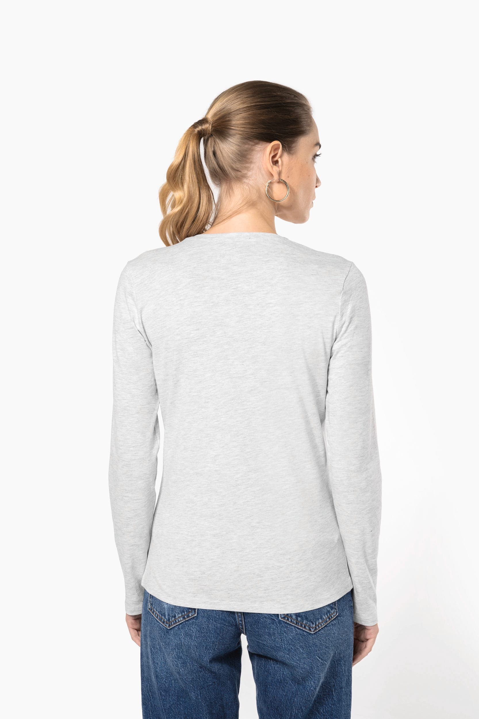 T-shirt col V manches longues femme en situation