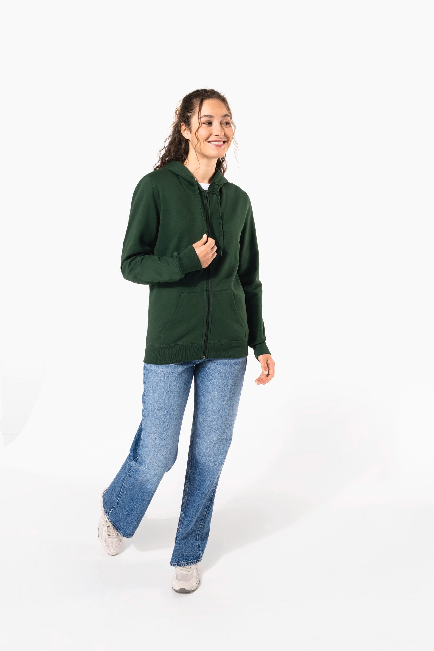 Sweat-shirt recyclé zippé à capuche unisexe en situation